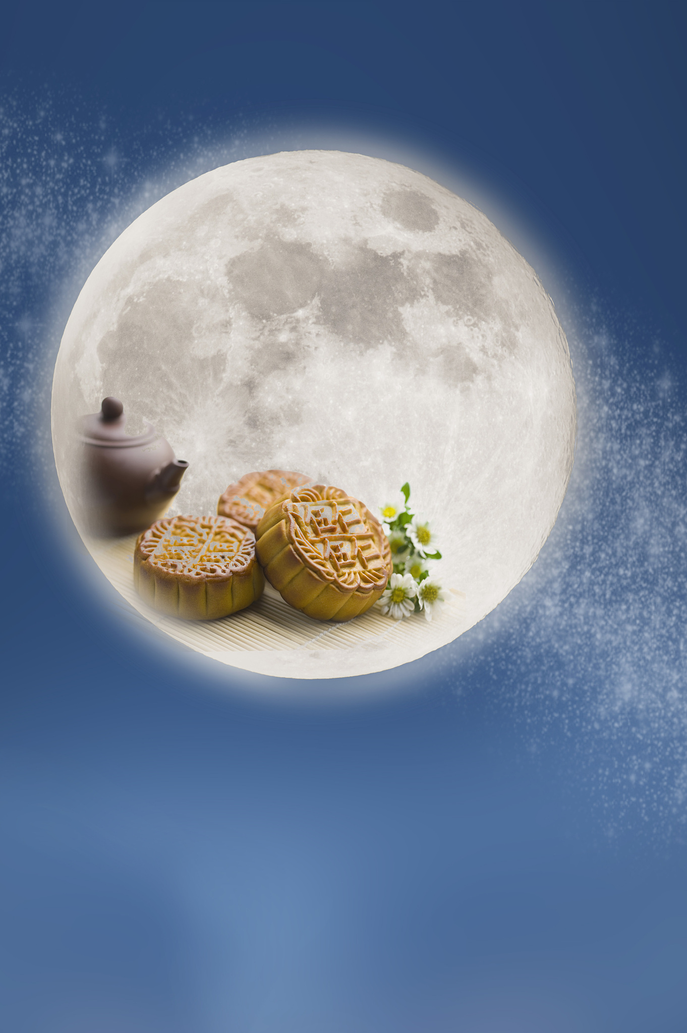 chatgptHello! How may I assist you today我最喜欢中秋节。这是一个中国的传统节日在农历八月十五号。这个时候刚好是仲秋时节气温不高也不低。在中秋节赏月、吃月饼会让我感到非常快乐。将以上内容翻译成地道的英语口语。