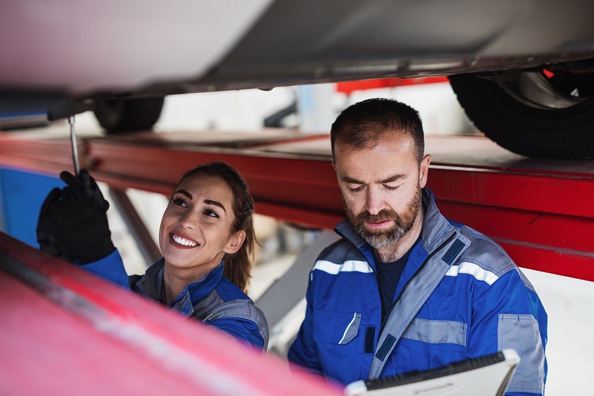 重庆现代技工学校2021年招生办联系电话