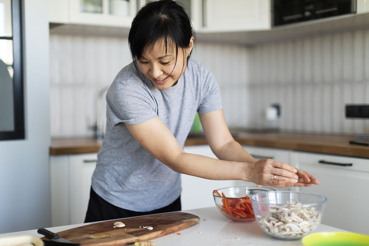 同在一座城市女友当幼师我做厨房女友说点进去答题看看你懂不懂我怎么回女友