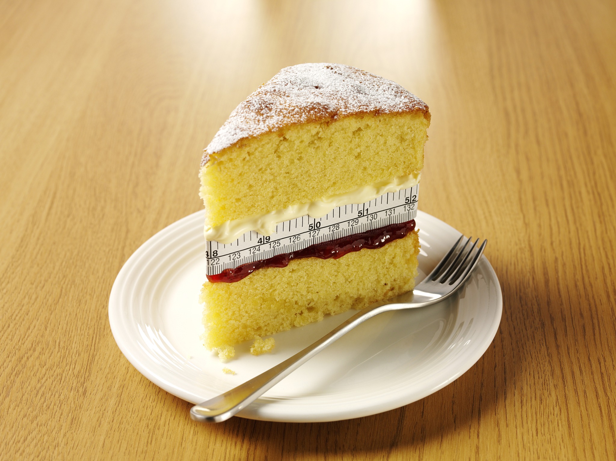 12寸蛋糕20个人够吗