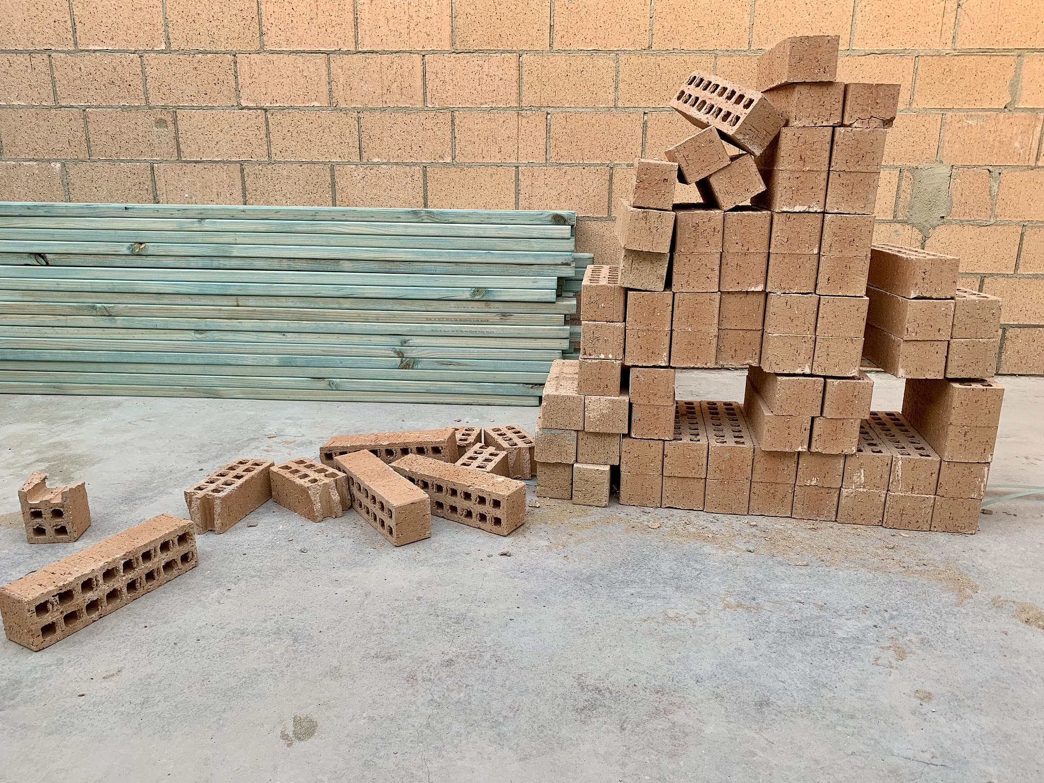 砖木组合材料的化学研究：应用价值与可持续性