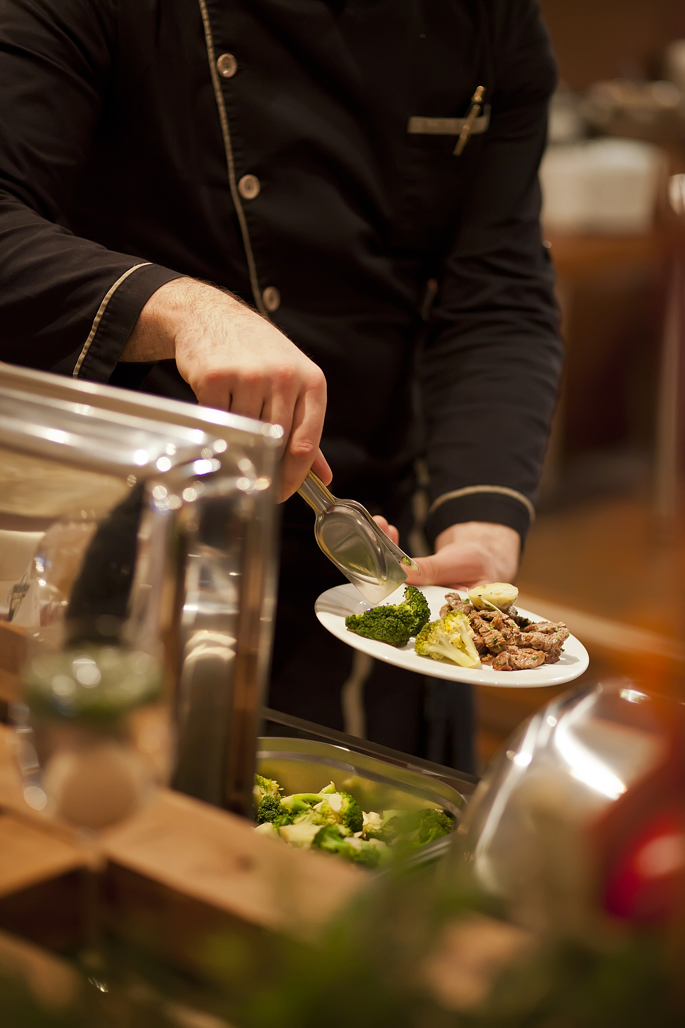 中餐烹饪服务就业方向：餐饮、酒店、旅游、教育等