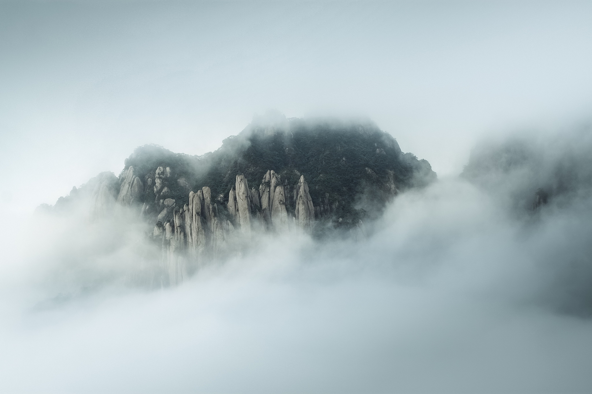 雾锁山头山锁雾清的下一句是什么