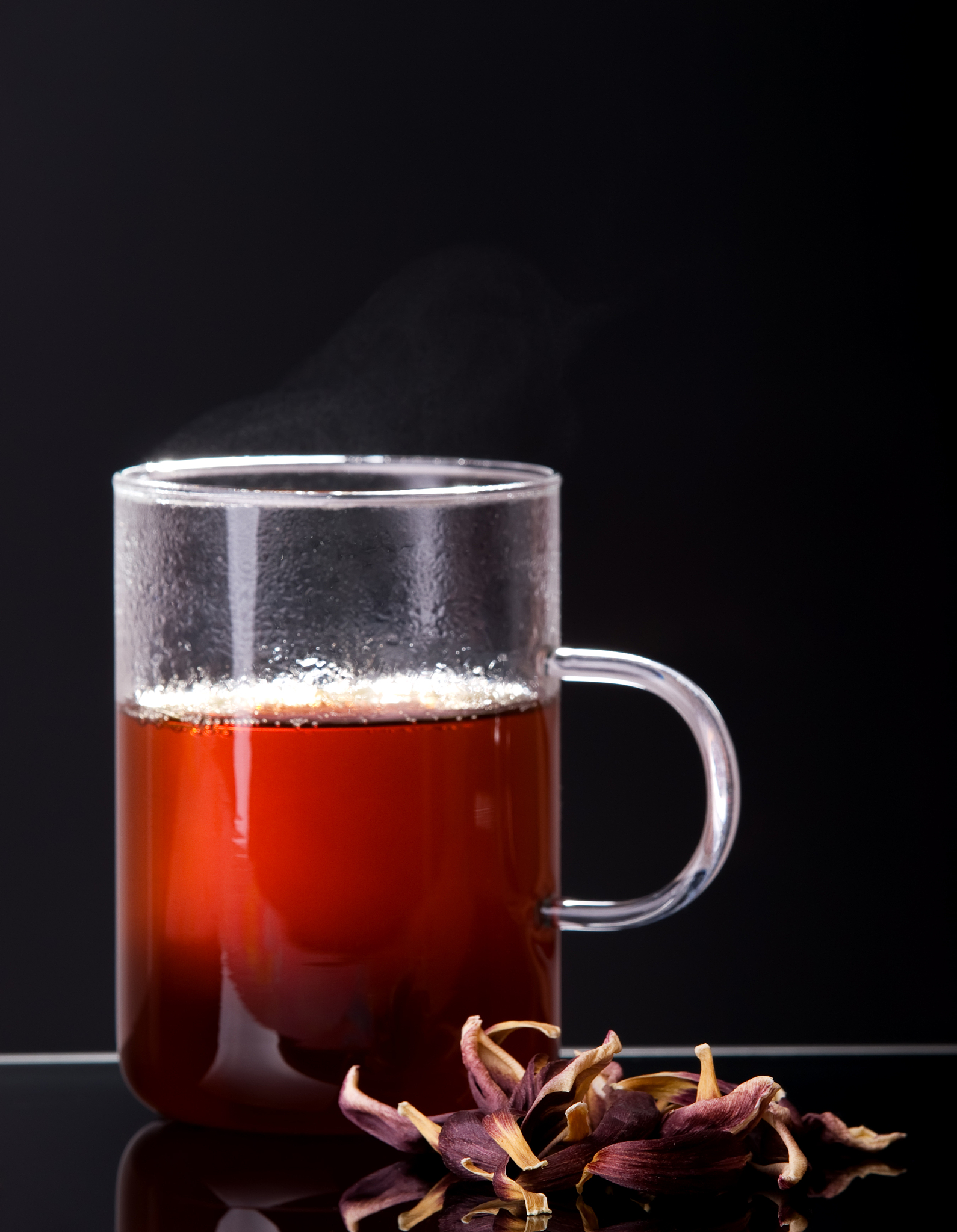 喝红茶上火的原因：茶多酚、咖啡因、胃酸分泌过剩等