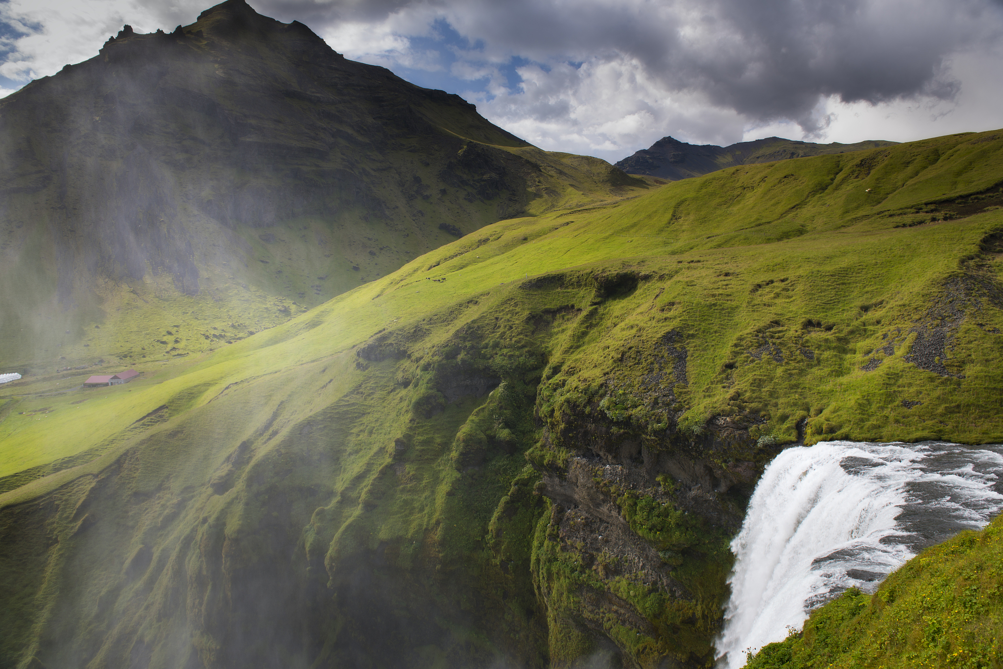 mountains and rivers in iceland