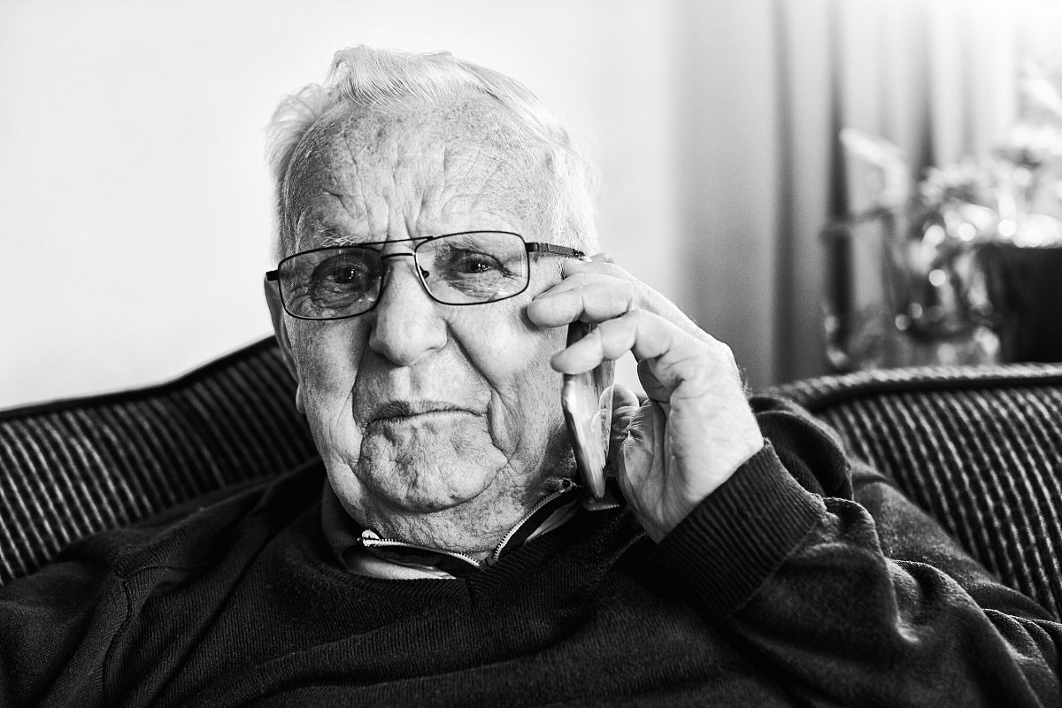 罗伯特·戴博德：英国知名心理治疗师与作家