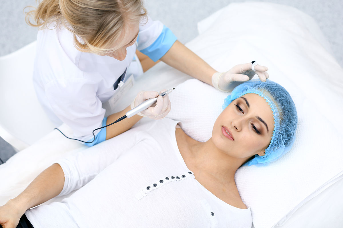 纹眉除色的方法