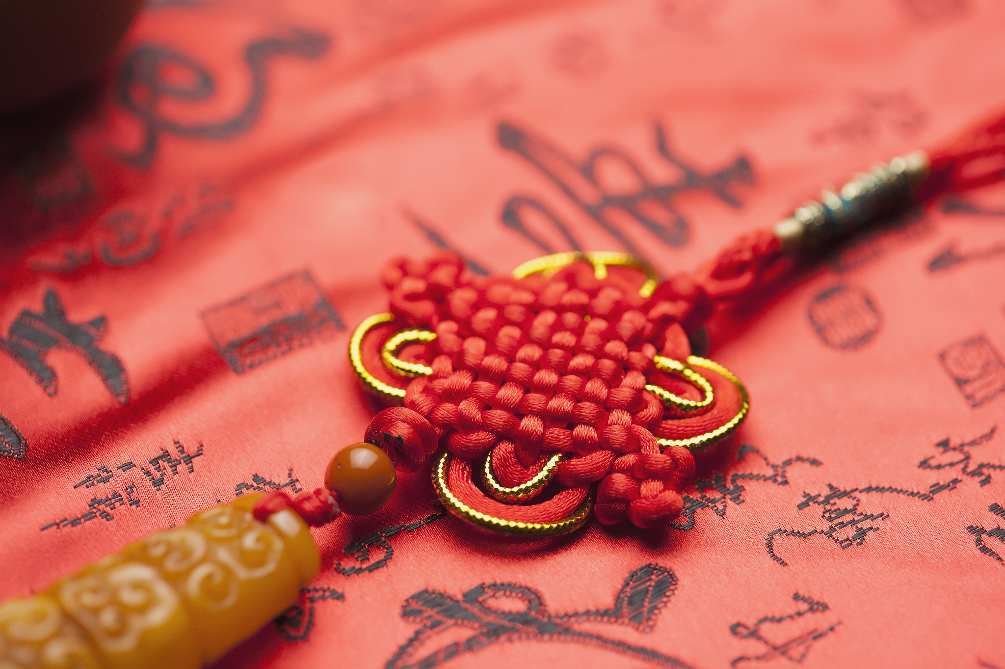 穿红绳转运方法：祈福步骤及注意事项 - 招财转运秘诀