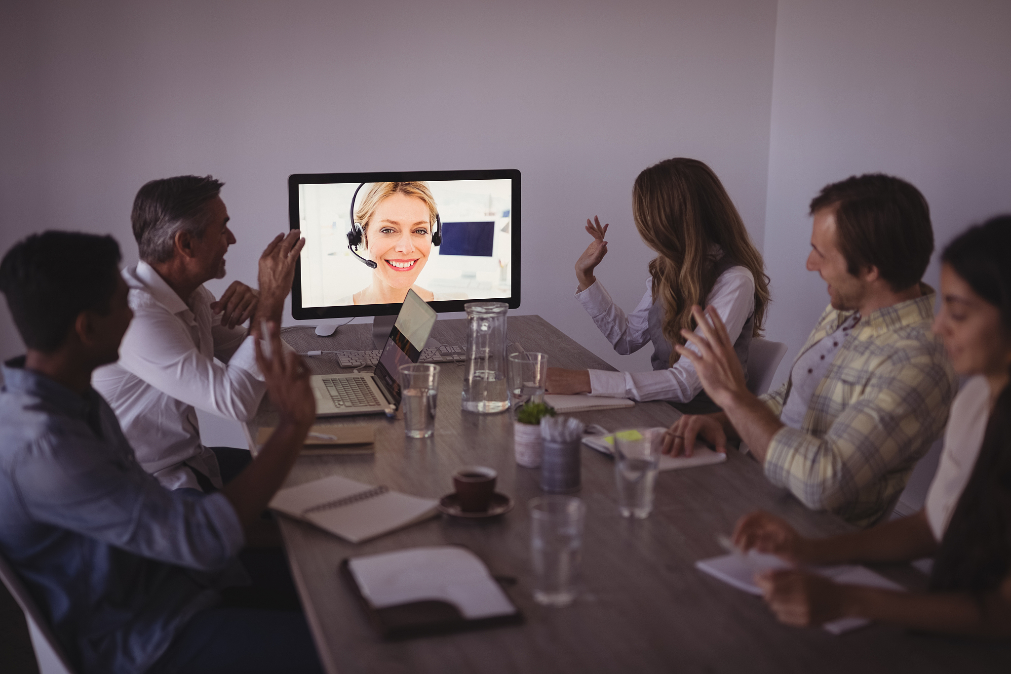 帮我用英文写60条vc精华的用户体验