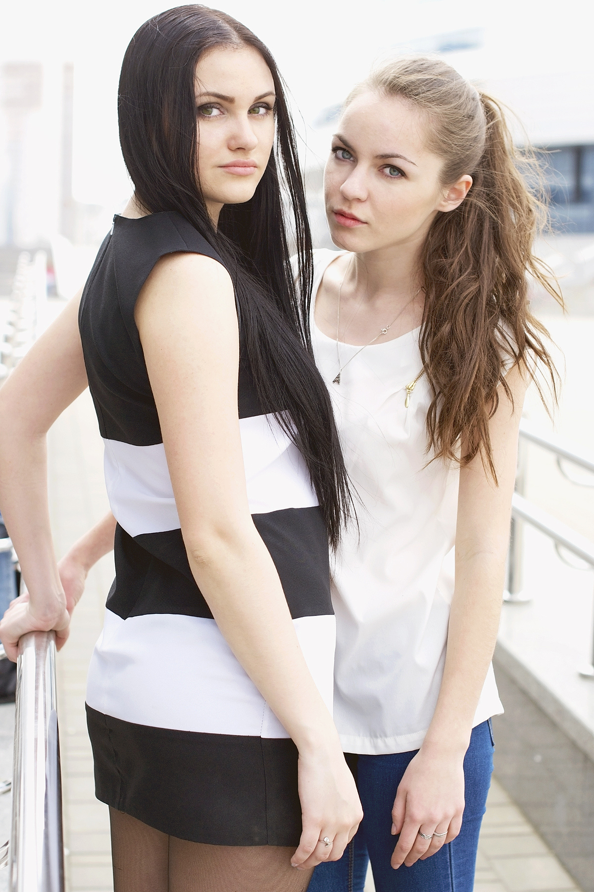 裙子太软老往腿中间跑