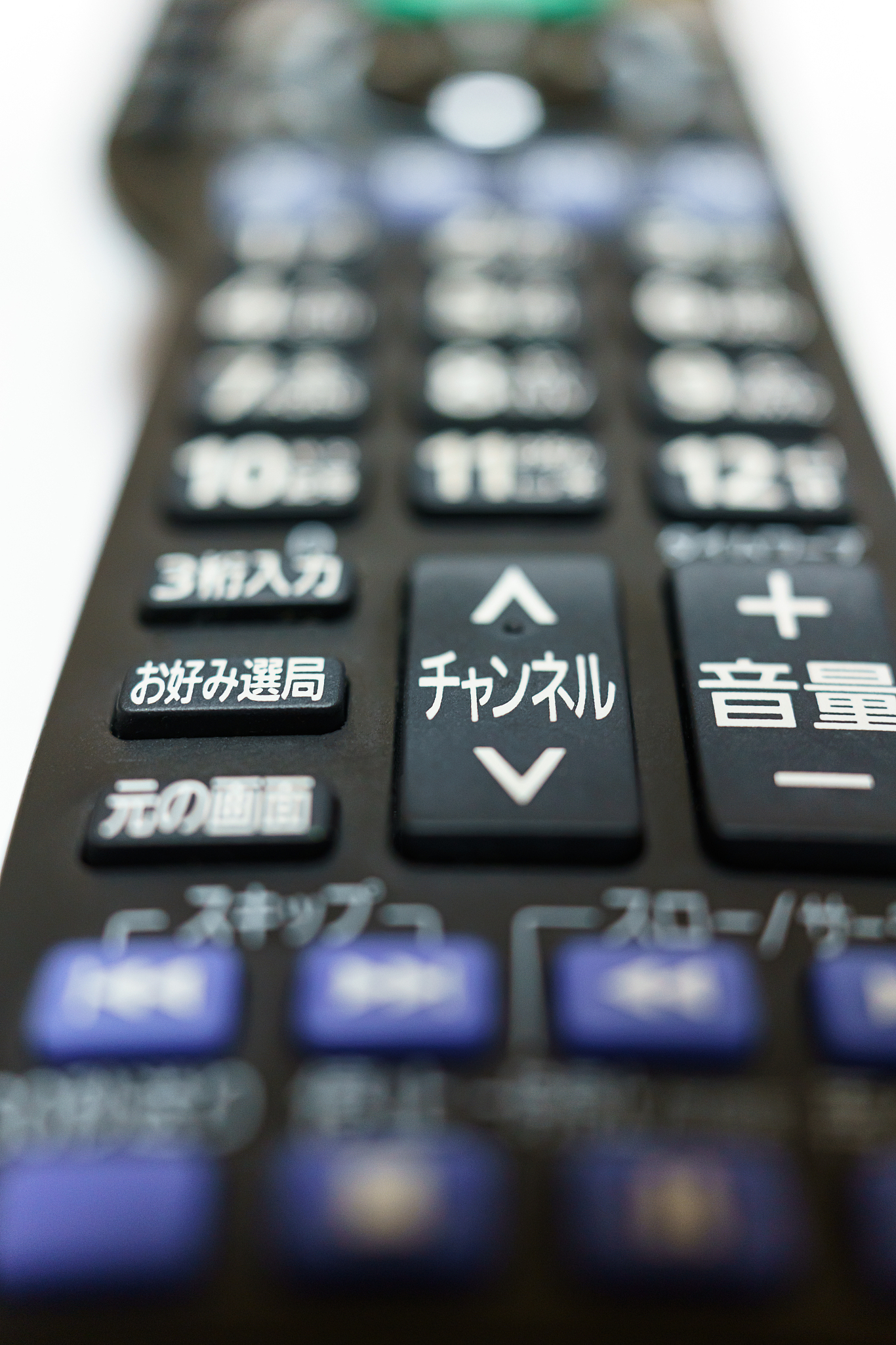 影响固体介质击穿电压的关键因素分析