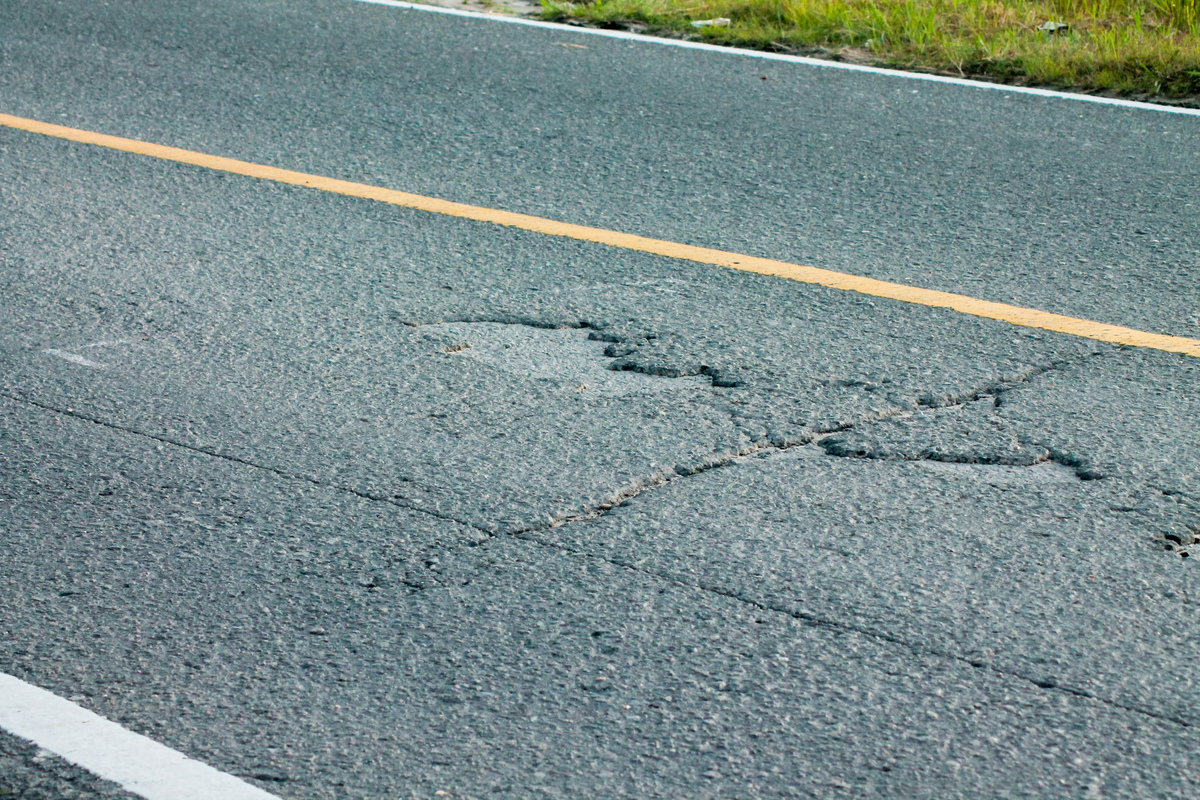 长寿路沥青路面介绍：优点、缺点及维护