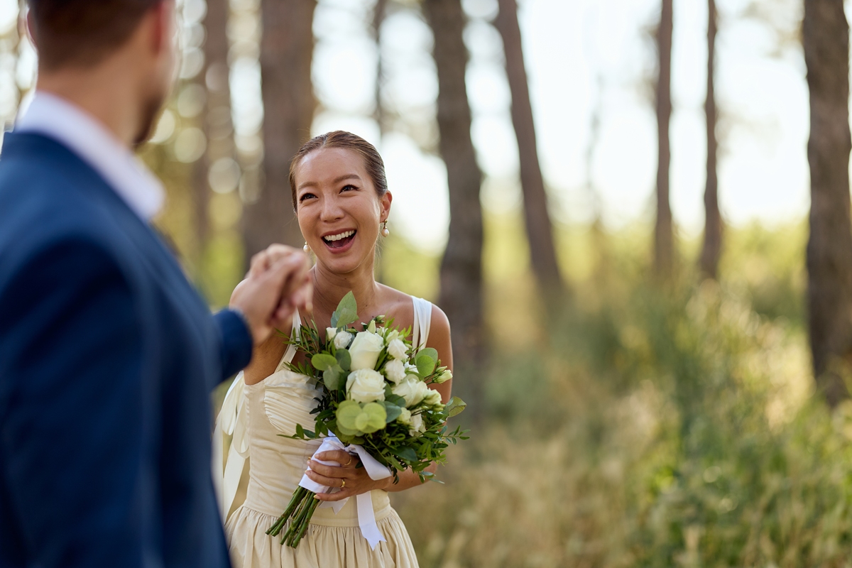 女性结婚后是否应该继续工作？不同维度分析