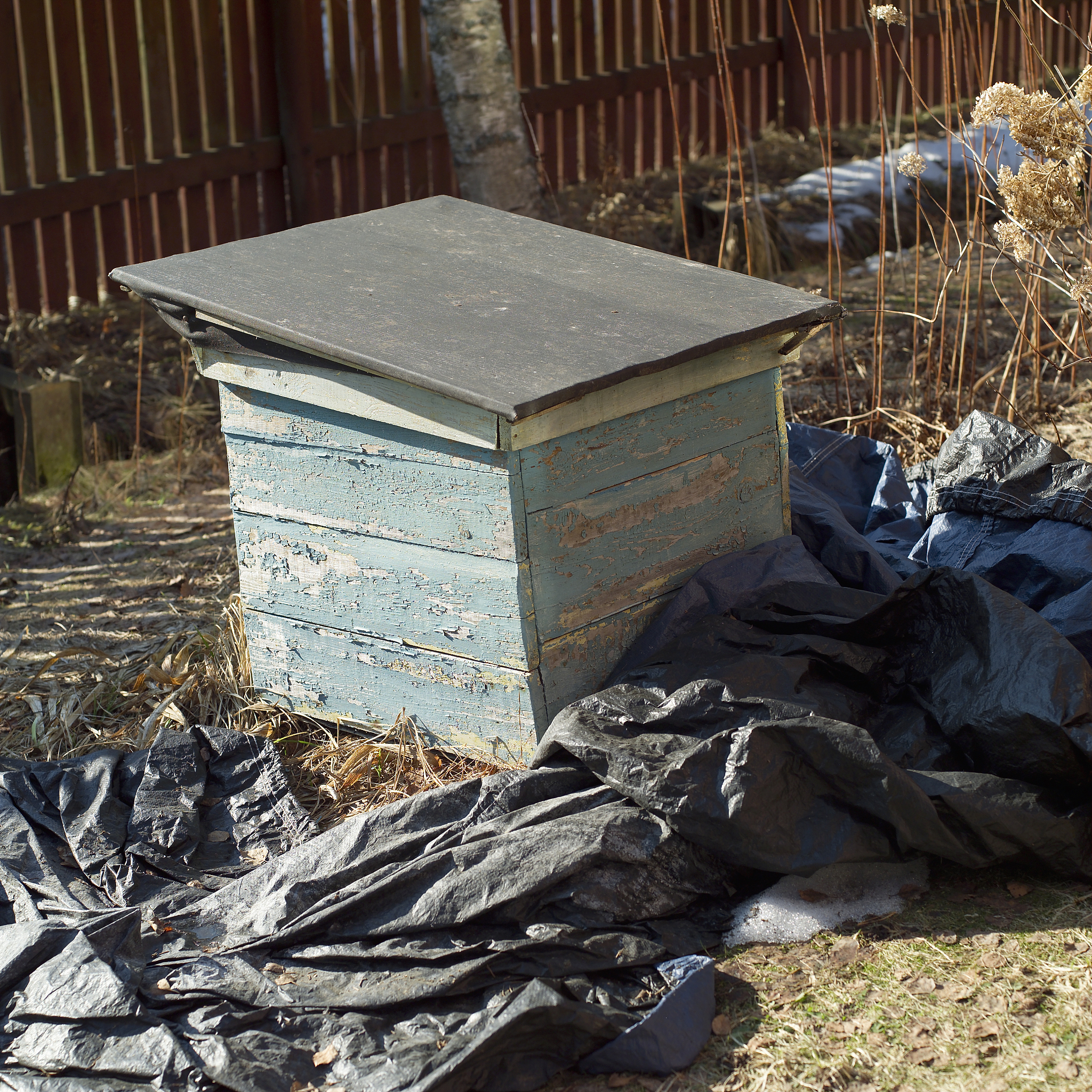 据英国《卫报》和《每日邮报》报道英国最大殡葬服务商Co-opFuneralcare宣布将于今年晚些时候推出水焚葬Resomation服务。这是自1902年火葬合法化以来英国引入的又一新型殡葬方法。报道指出水焚葬又称水葬water cremation或碱性水解alkalinehydrolysis指的是将遗体装进可生物降解的袋子中然后再放入装有95的加压水和其余是碱液的容器中以160度的高温煮沸。在无