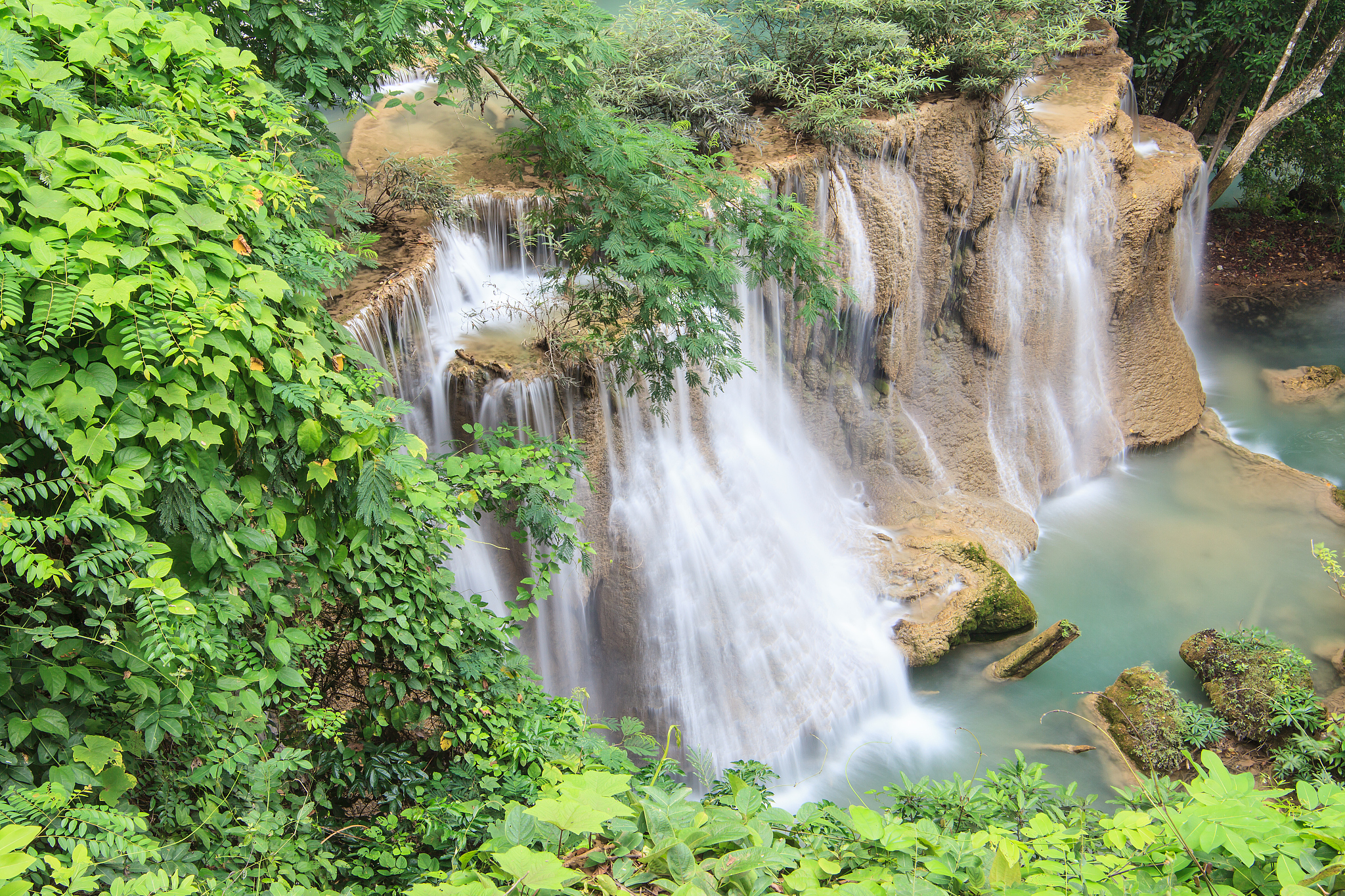 七字诗：山水瀑布，雄伟壮观