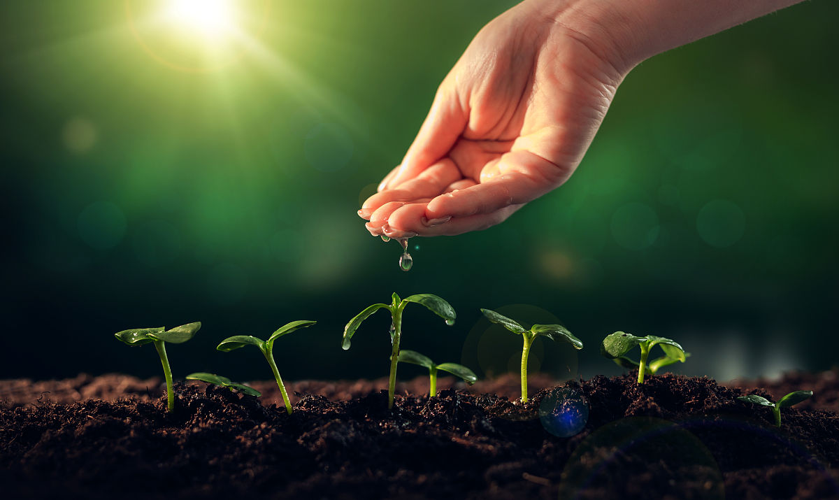 帮我修改一下刘老师您好！ 非常感谢您这六年来对季翔的关心和照顾在您的精心指导和耐心鼓励下季翔在学业和品德方面都有了很大的进步。您是他成长道路上的重要引路人由衷的再次感谢您！祝愿您在工作和生活中一切顺利健康快乐！