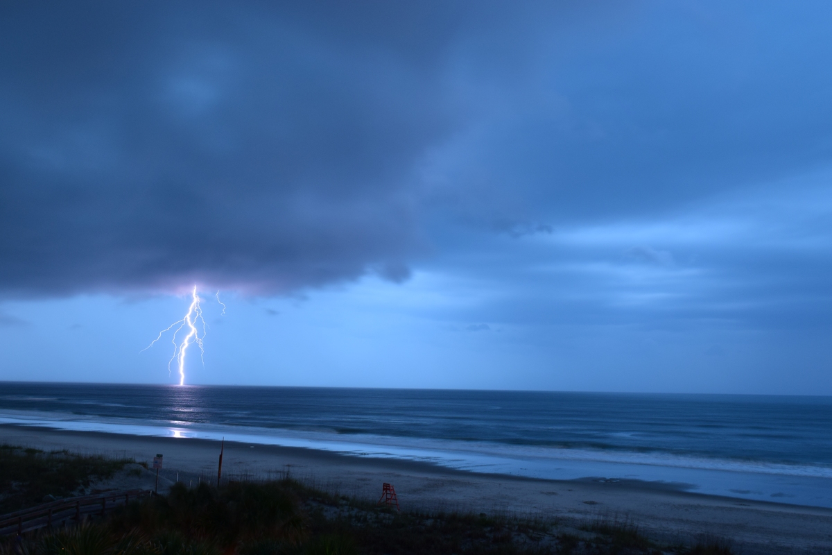 30个常见自然现象的疑问及解答：天空为何是蓝色？月亮为何变红？