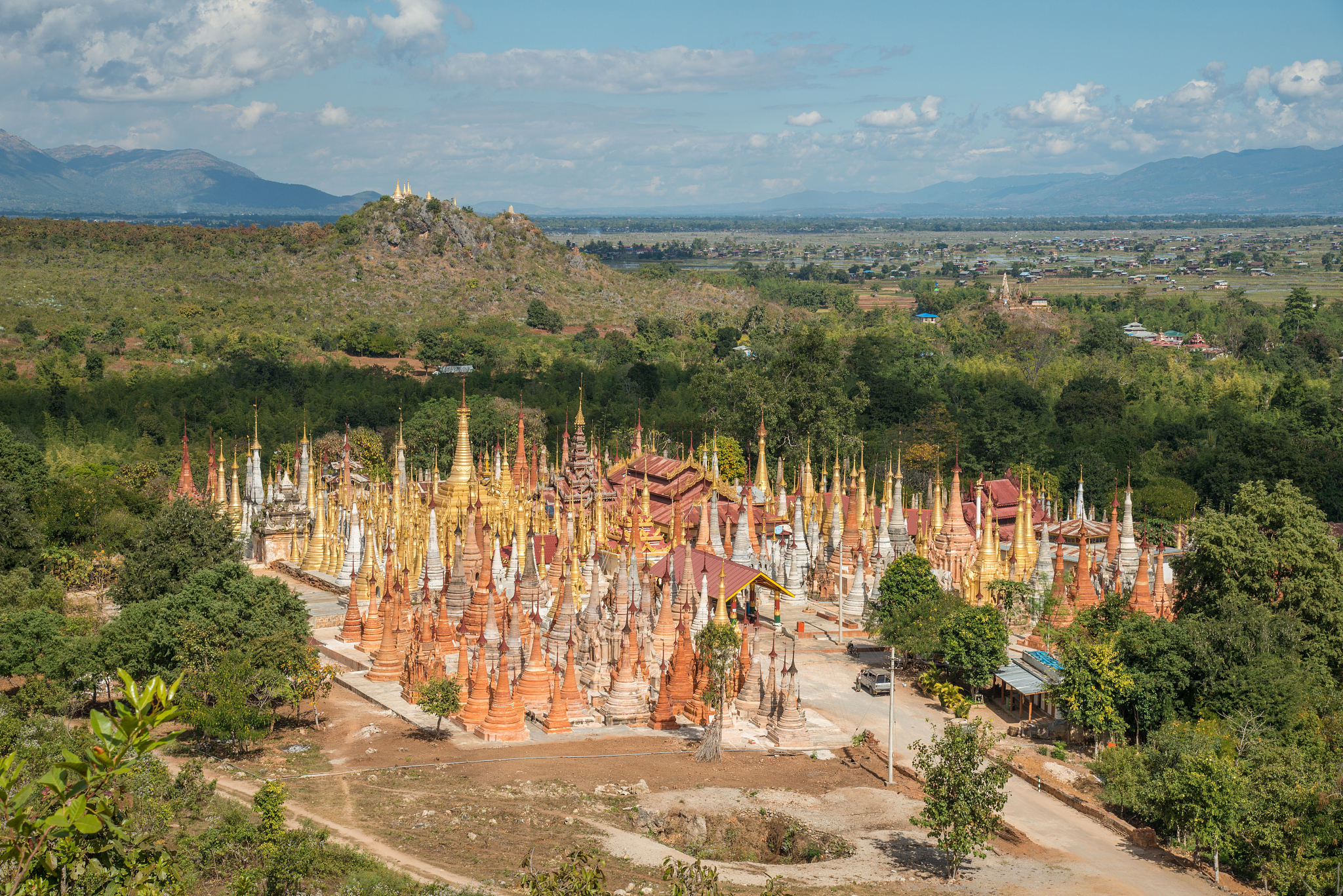 the scenery view of shwe indein pagoda (or shwe inn thein pagoda