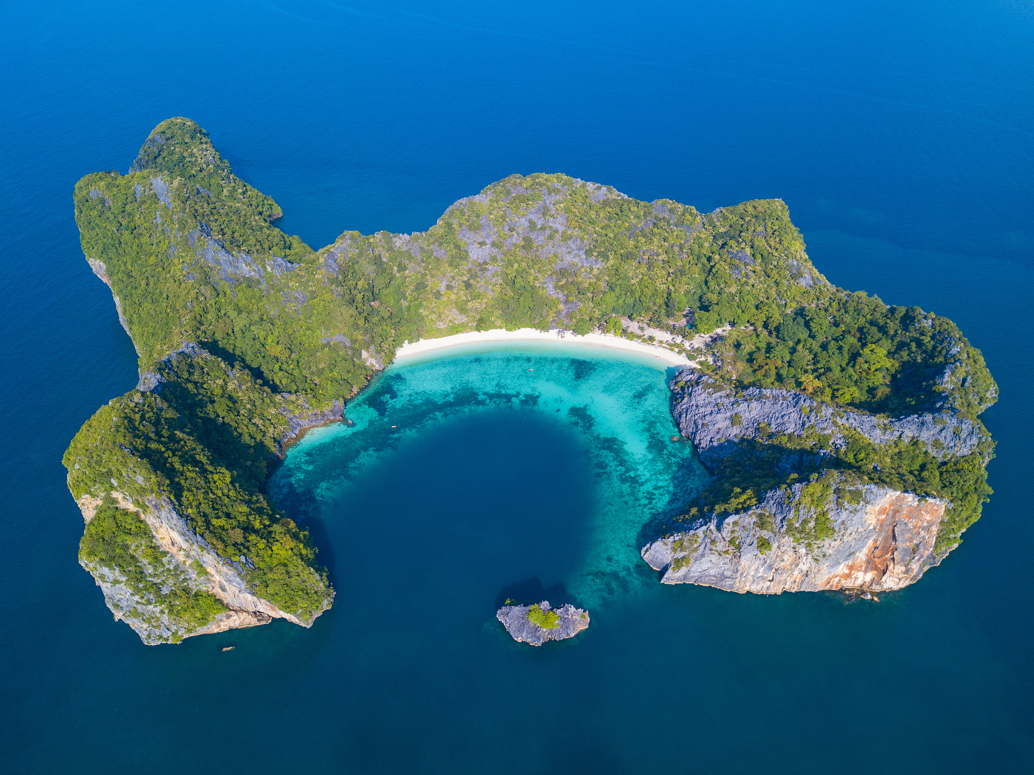 aerial view of horse shoe island in myanmar