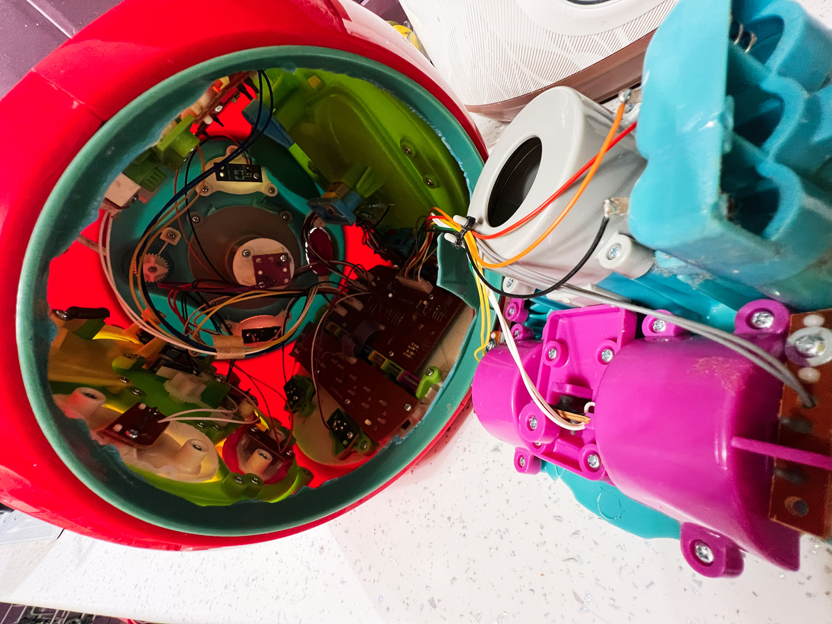 电饭锅内部接线图怎么接线？ 用300字描述