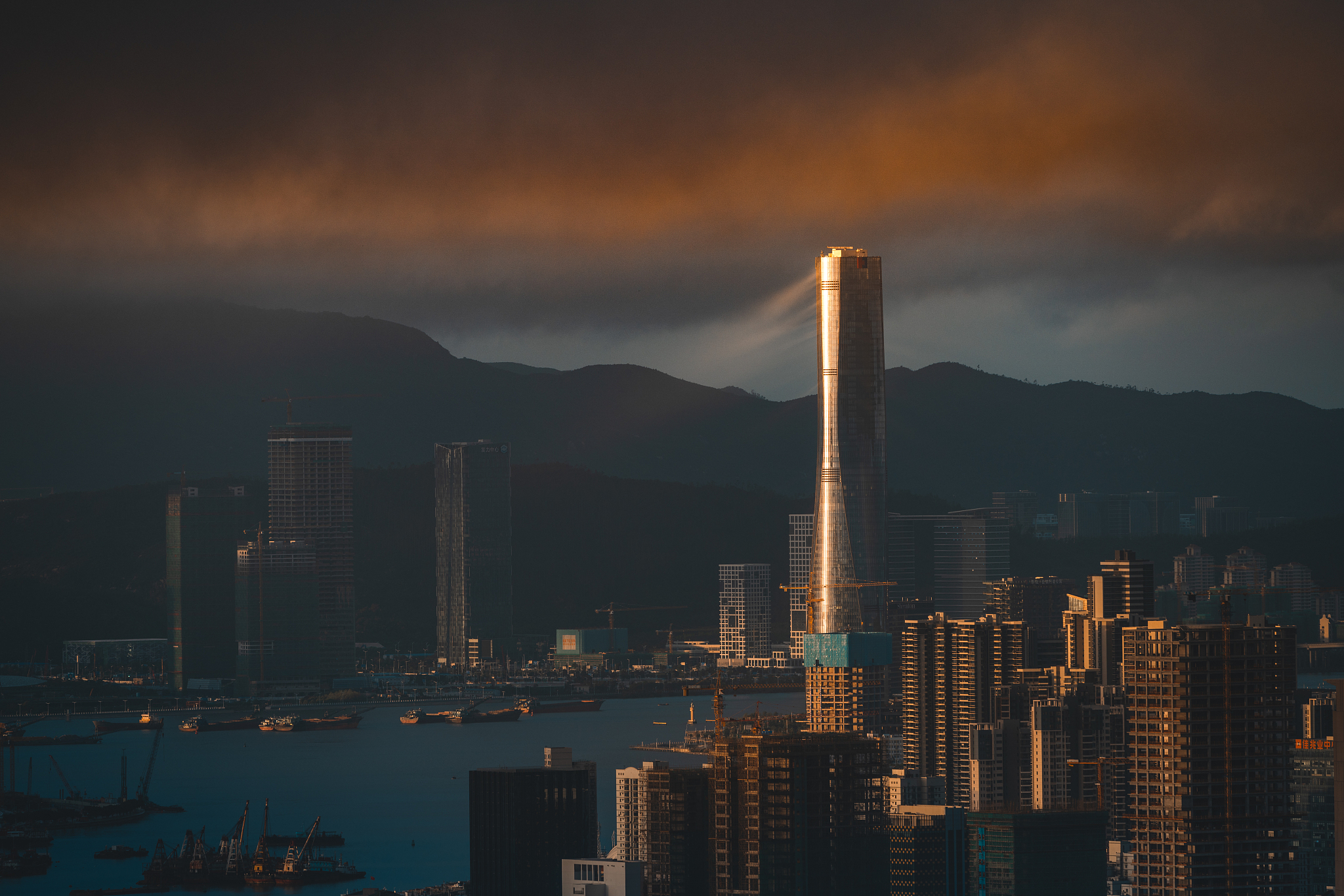 和平精英游戏如何玩好幻影猎手