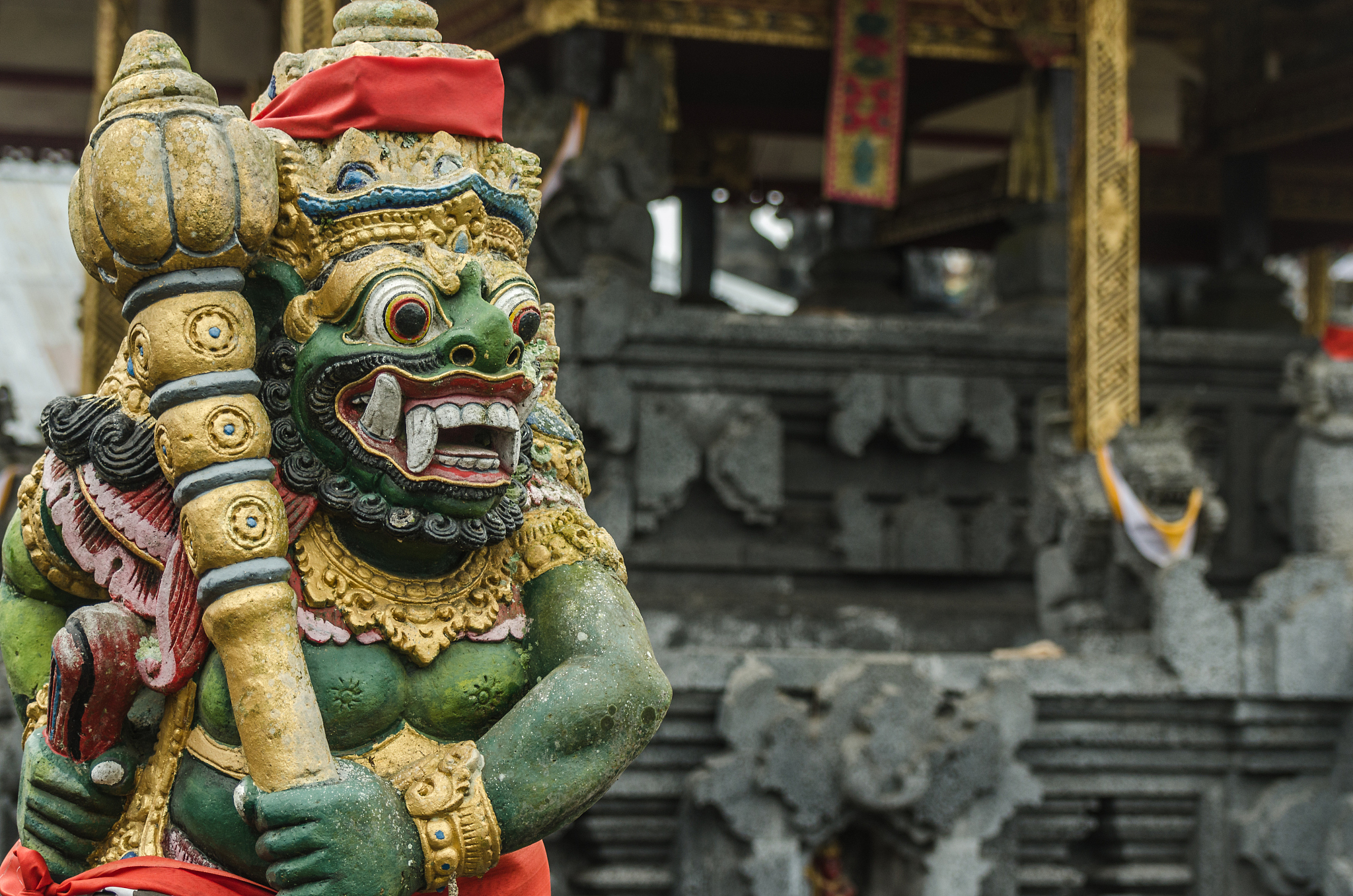 导游评天价雕塑遭威胁 相关部门道歉