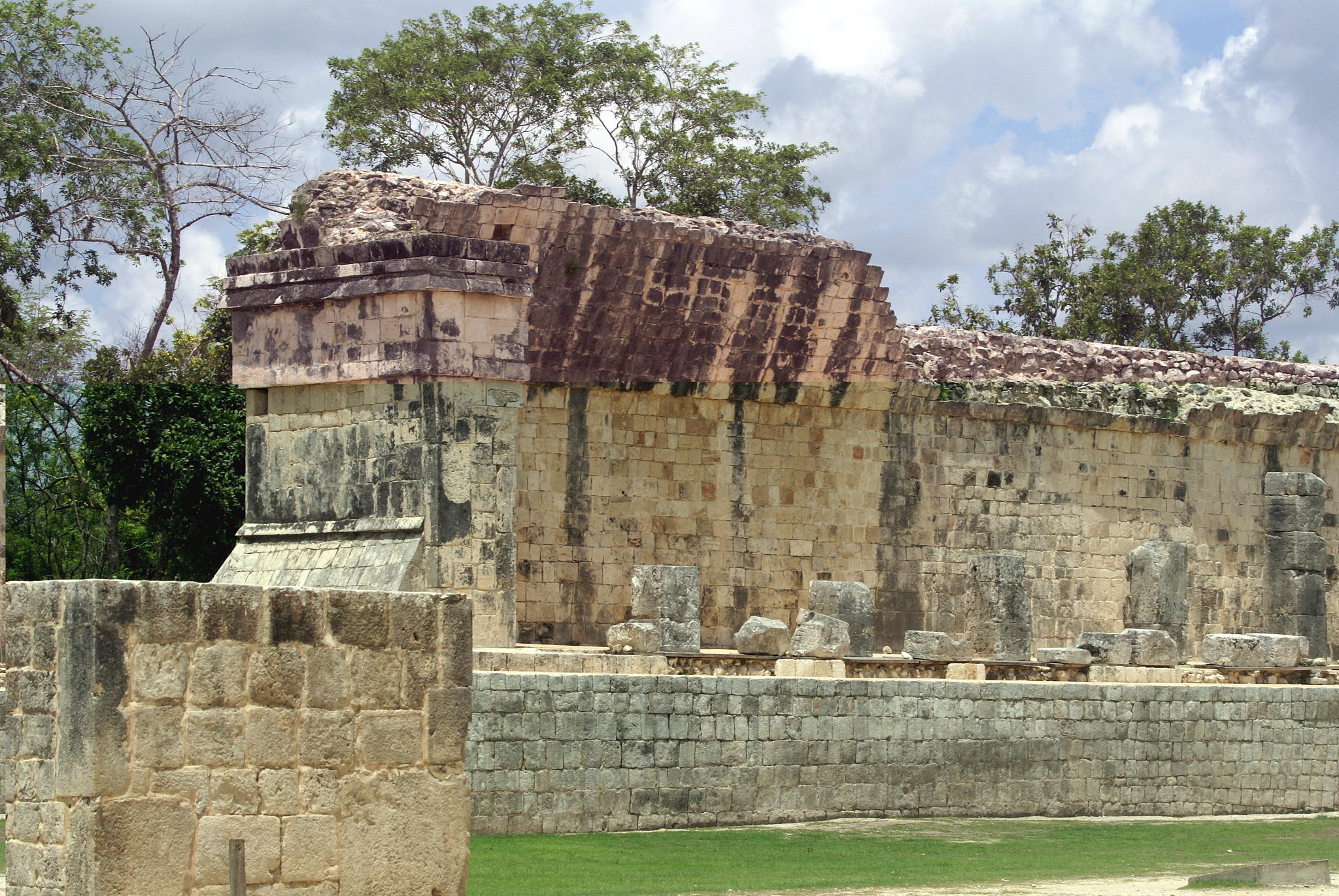 ballcourt, chichen itza mexico