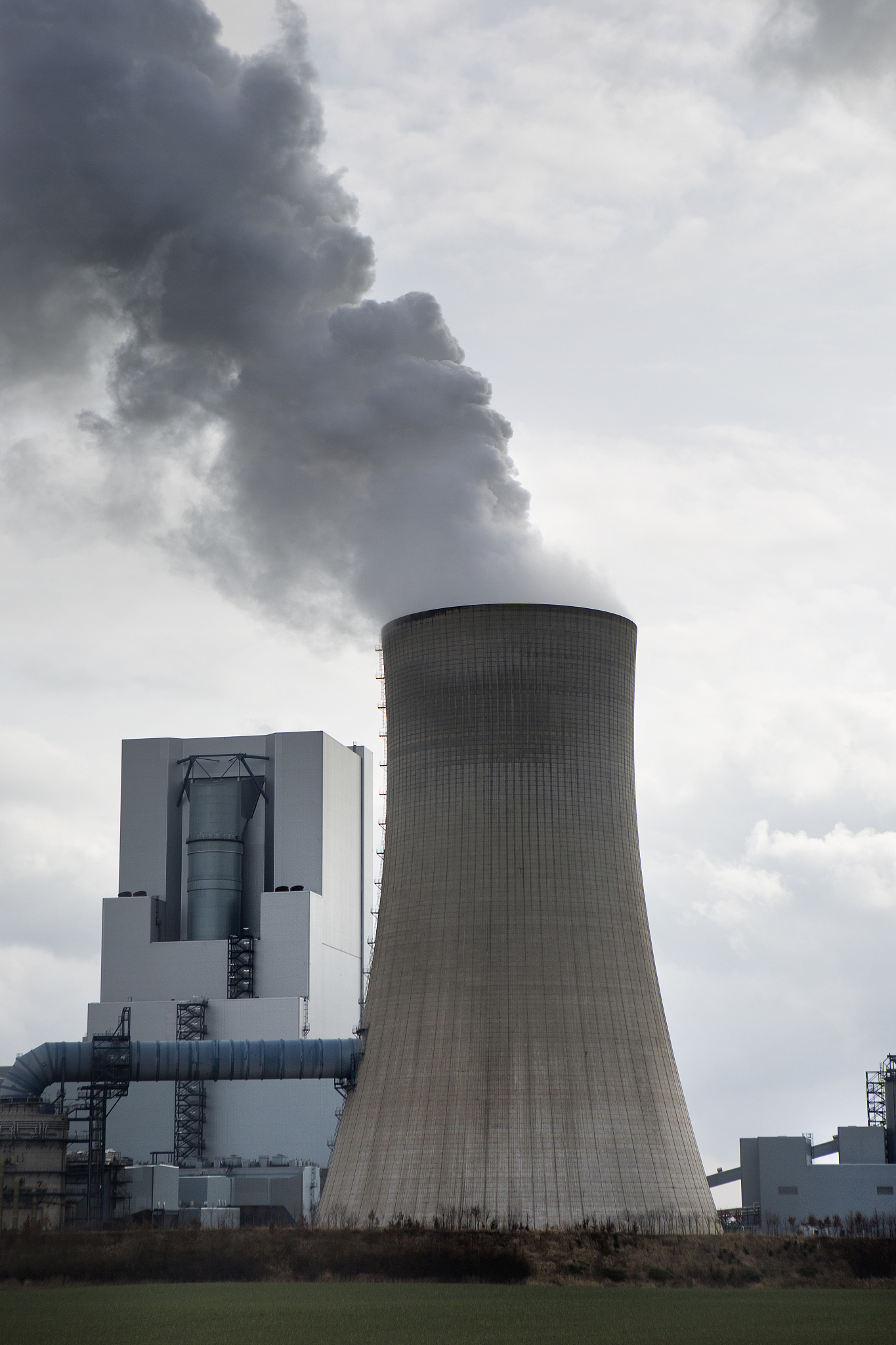 不同国家的冷却塔冒烟瞬间有哪些