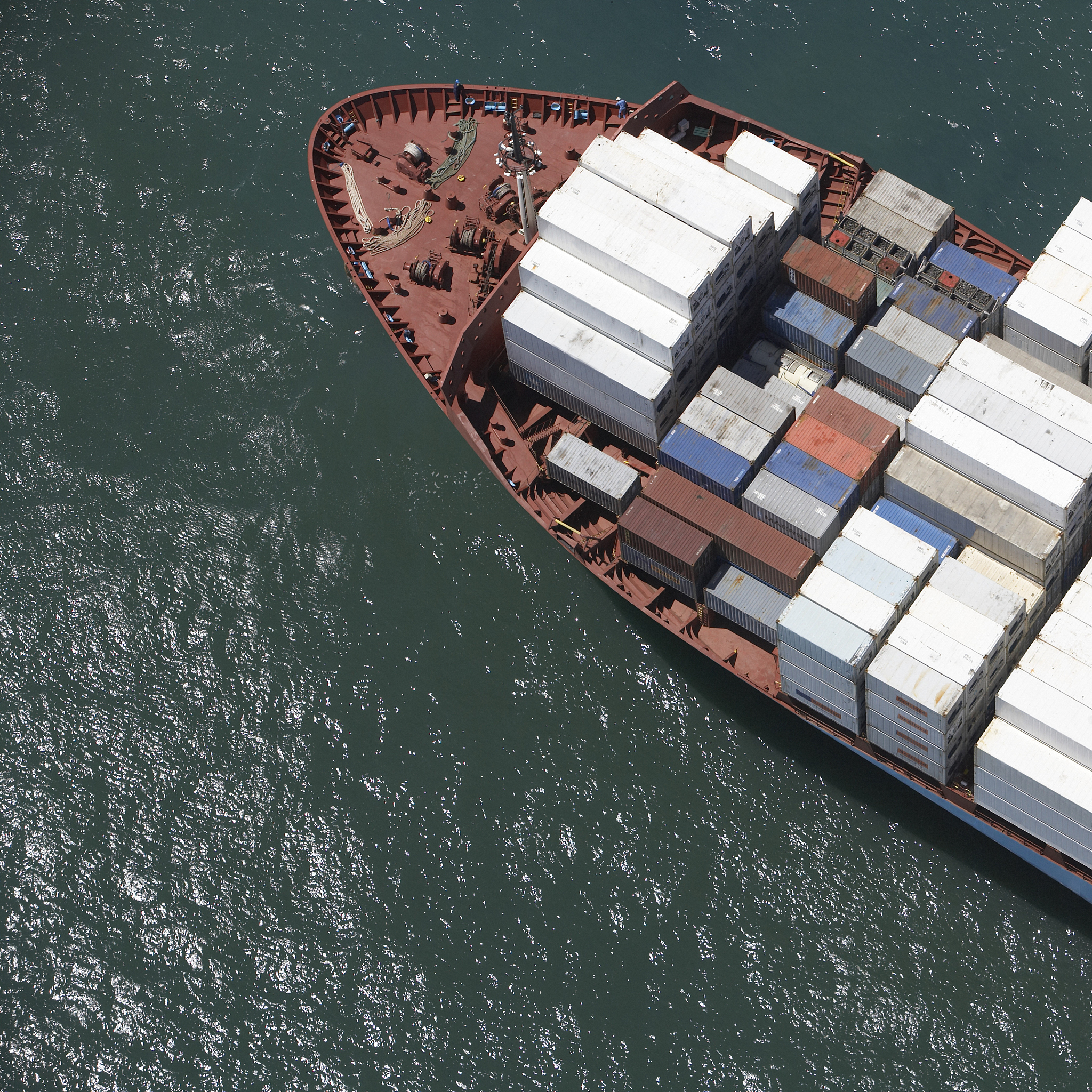 货轮公司集装箱承运优化算法：最大化利润策略