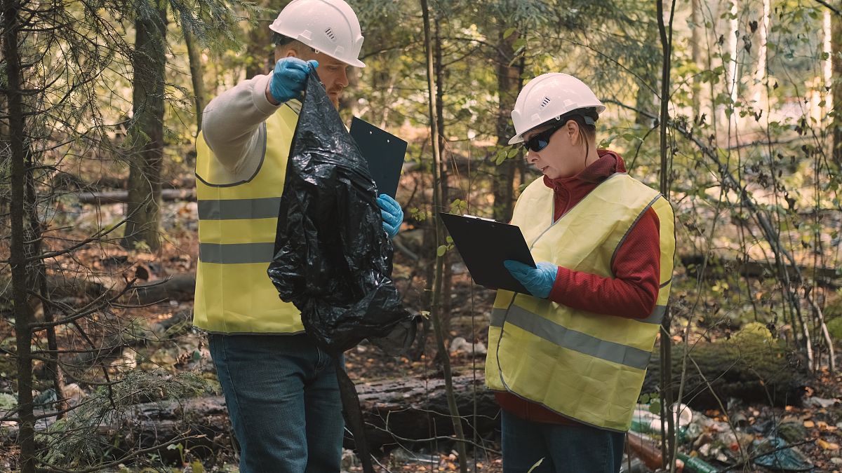 论述重庆市森林资源保护过程中公众参与度不高问题分析不得少于800字。