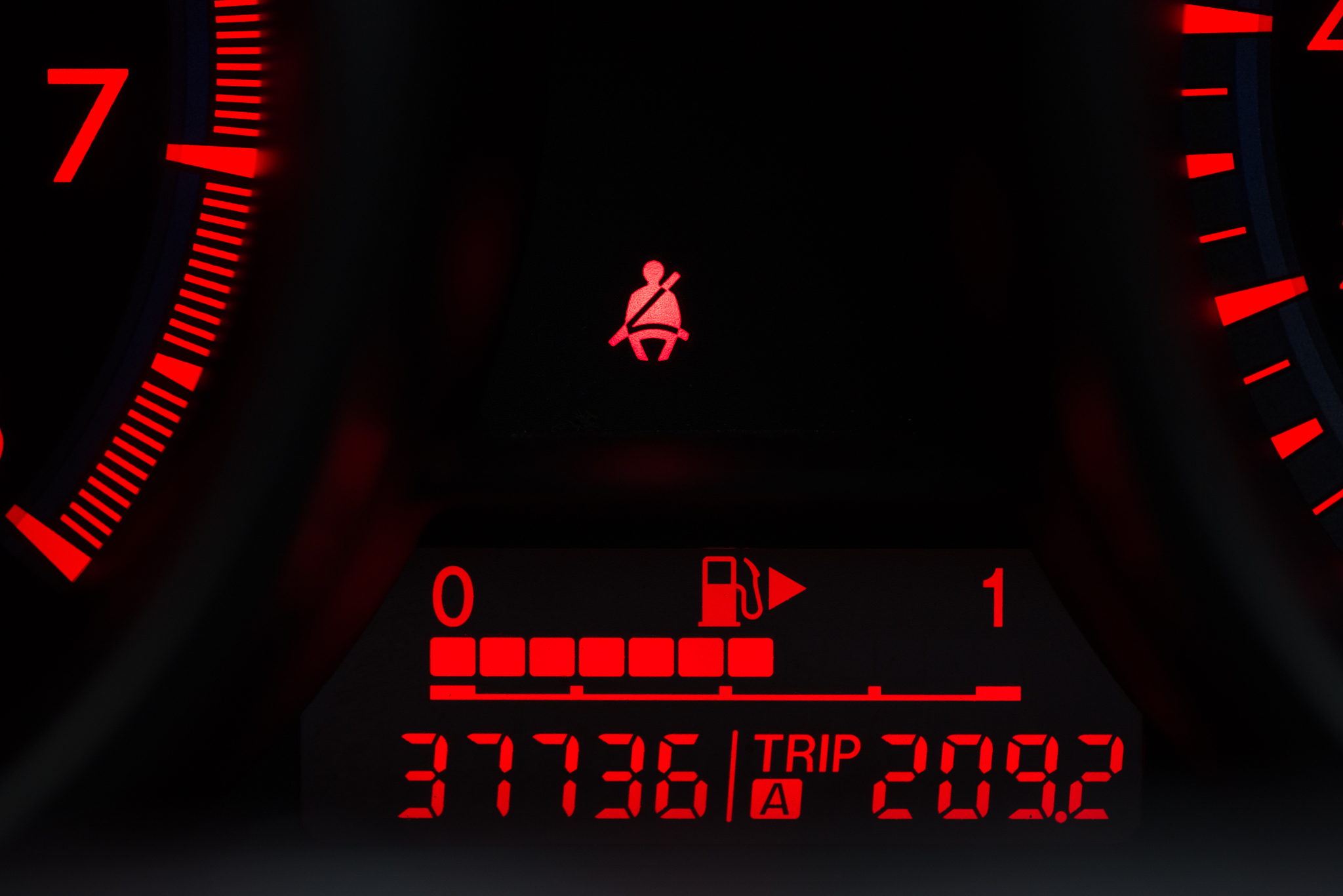 OpenCV 实时赛道线识别与中点标记 - 分屏显示灰度处理结果