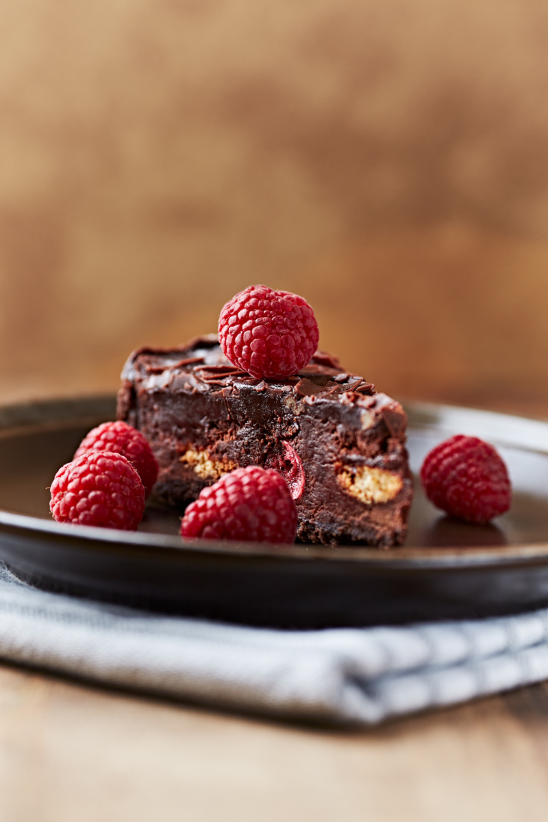 我现在有一款苹果它的特点是：西班牙生产口感冰激凌个头大像是小皮球价格是8元斤用以上四个信息两两组合加上一些感叹词和情绪词写出10条朋友圈文案感谢