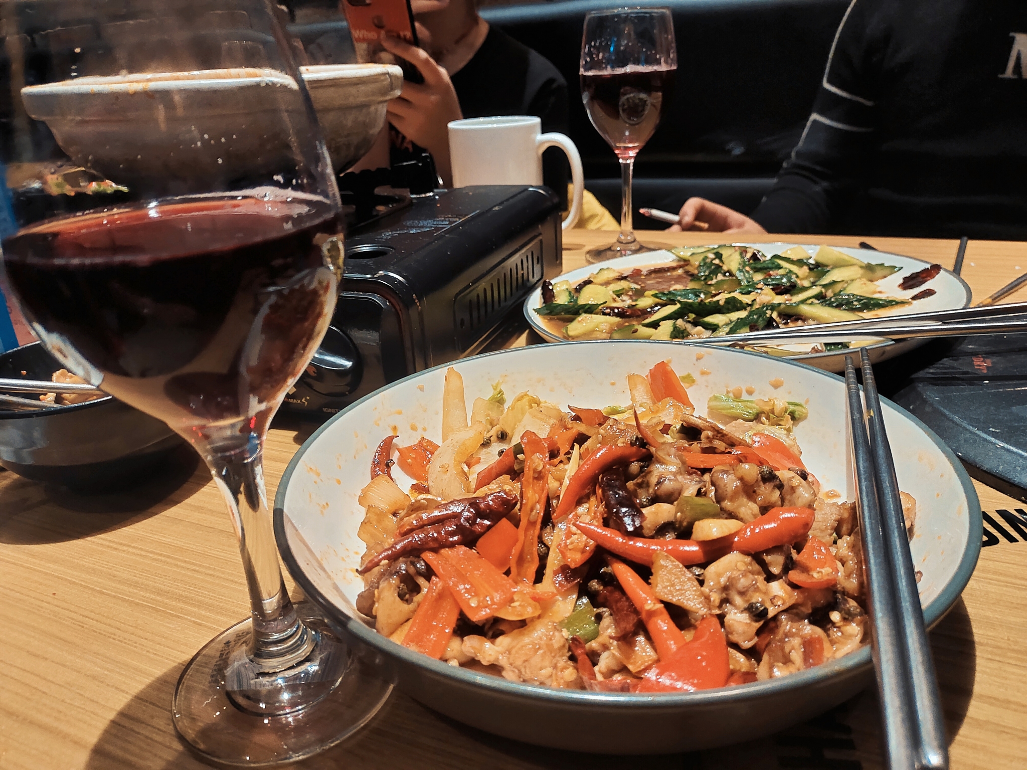 The organizational structure of Craigs restaurant and kitchen is product-oriented Craig and his kitchen team focus on products They provide high-quality products They use high-quality ingredients to e