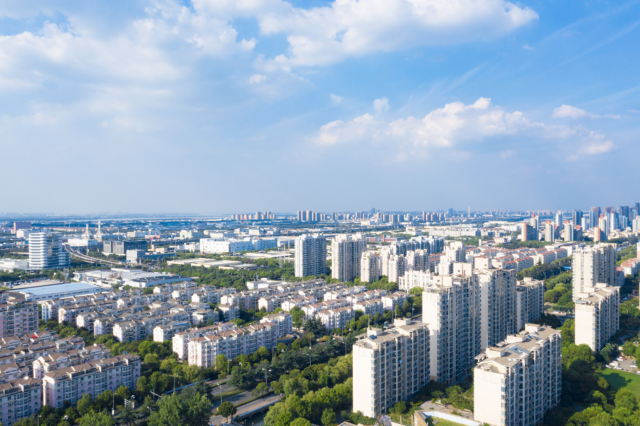 航拍现代城市市区风光