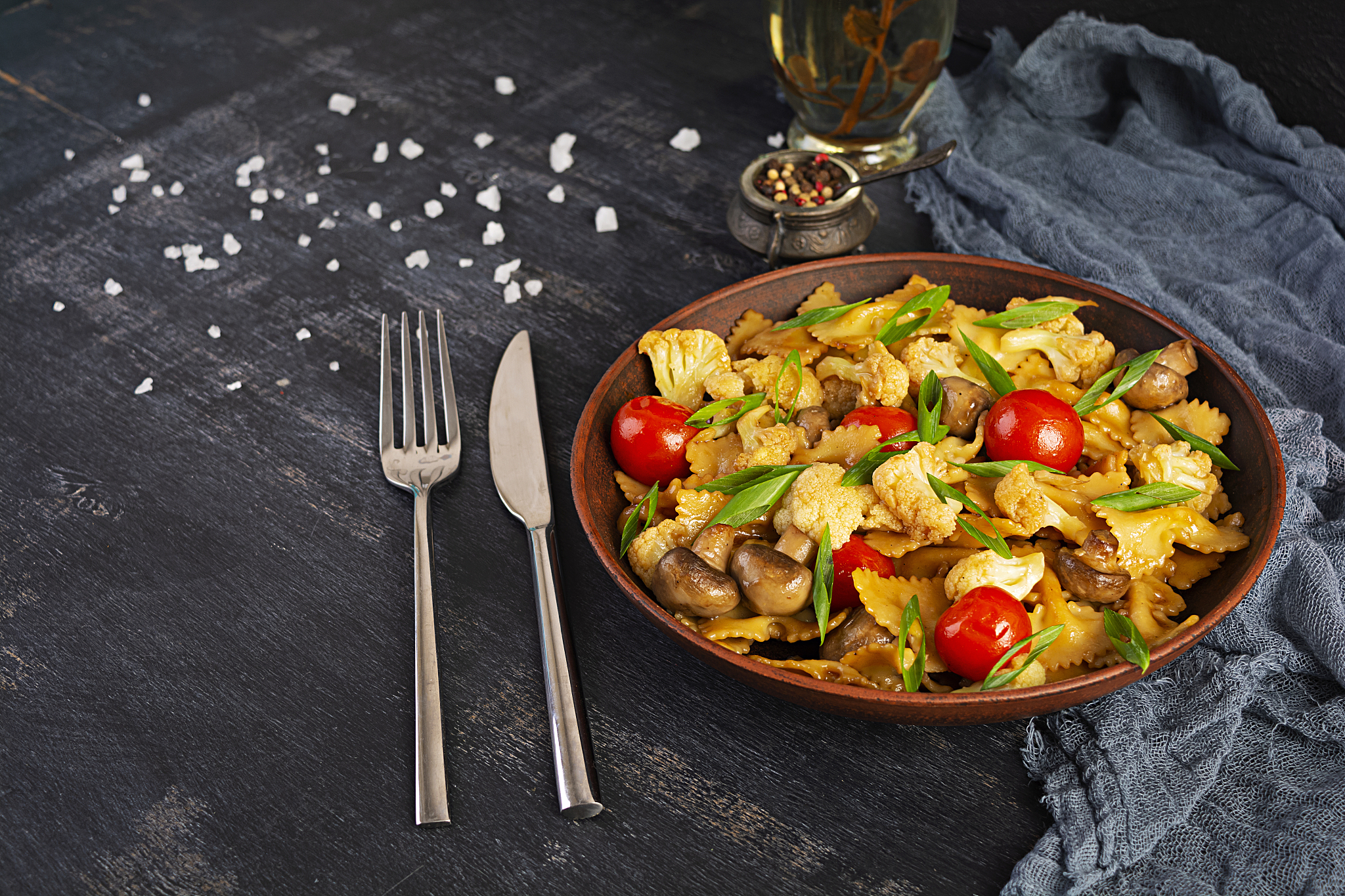 请把一下一段话改写到66个字母以内：Recipe for stir-fried mustard greens with Shiitake mushrooms and carrots