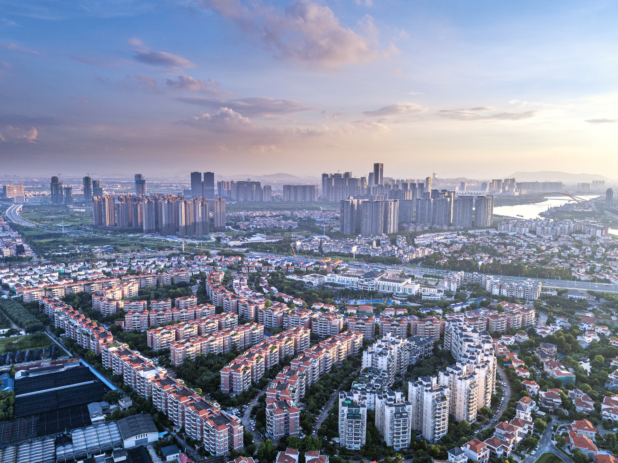 写一篇中国现代顺德的变迁与历史背景的关系的小论文要求论据丰富被人熟知符合论文规格具有科学性说服力