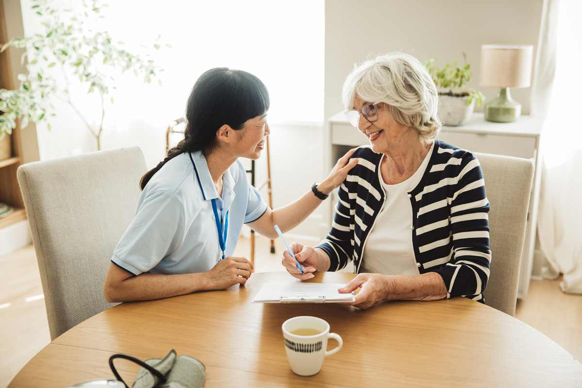 对于老年人来说通过小组工作的开展老年人能够了解健康管理的知识小组成员健康行为的增多认清自己在健康管理中存在的误区提升自己的健康管理的水平也能认识其他老年人。降重这段话