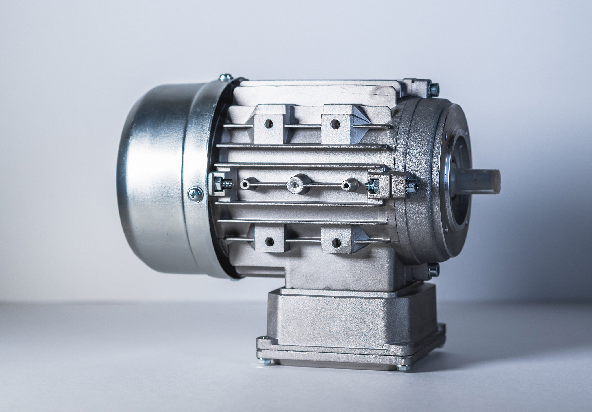 2021年重庆应用技术职业学院五年制大专招生专业：电子信息、机械、建筑、商务