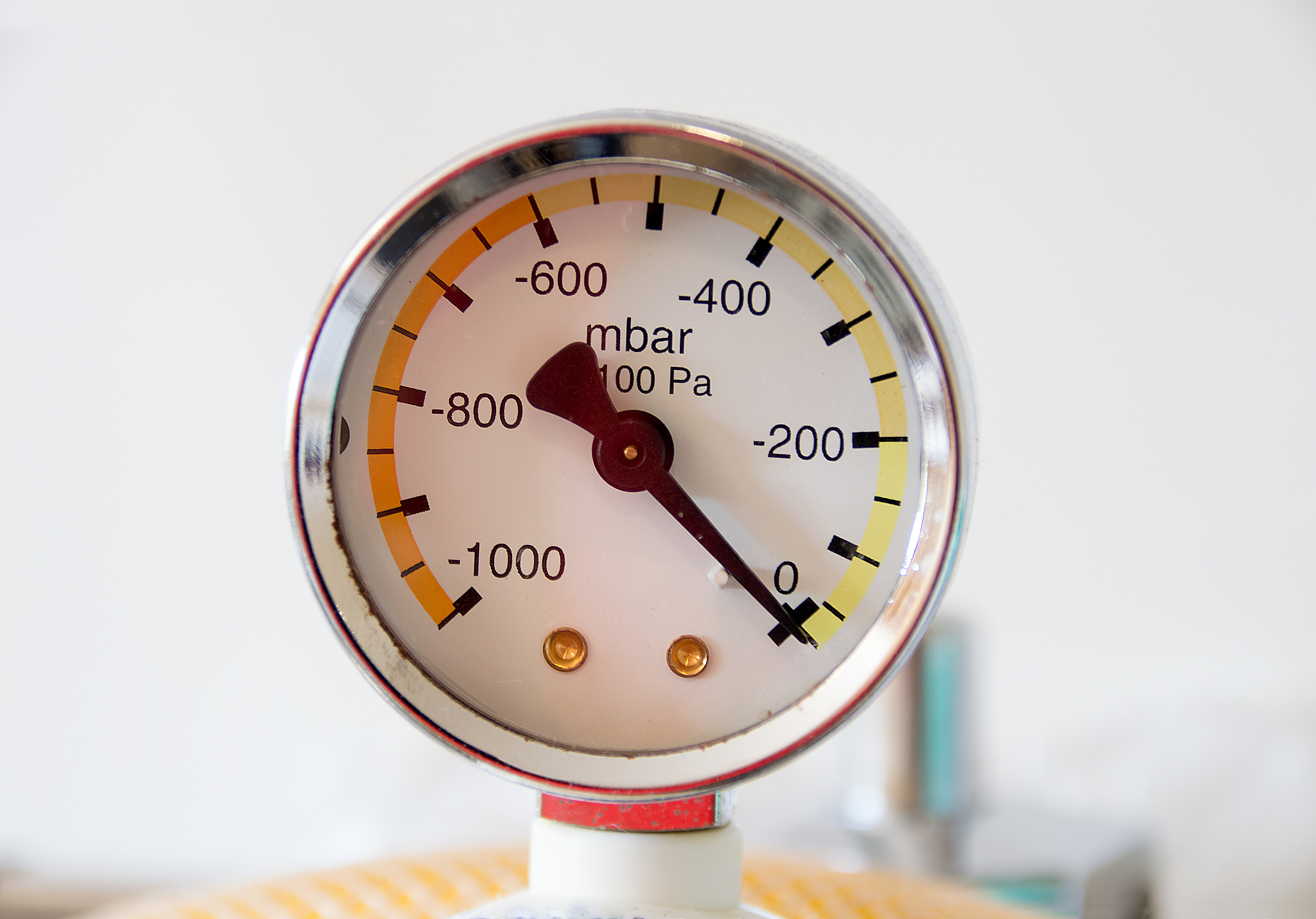oxygen cylinder pressure gauge close up