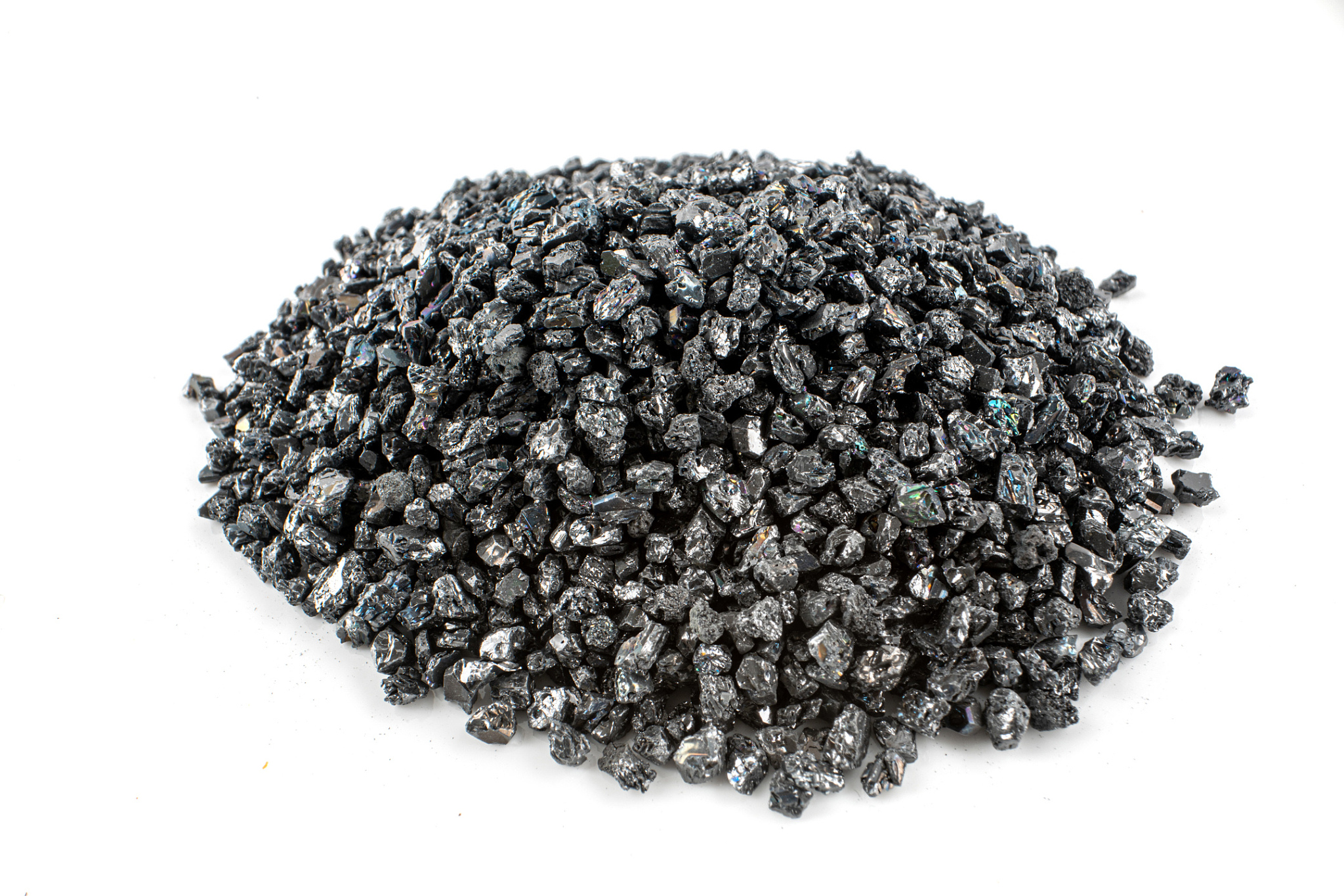silicon carbide in petri dish on white background