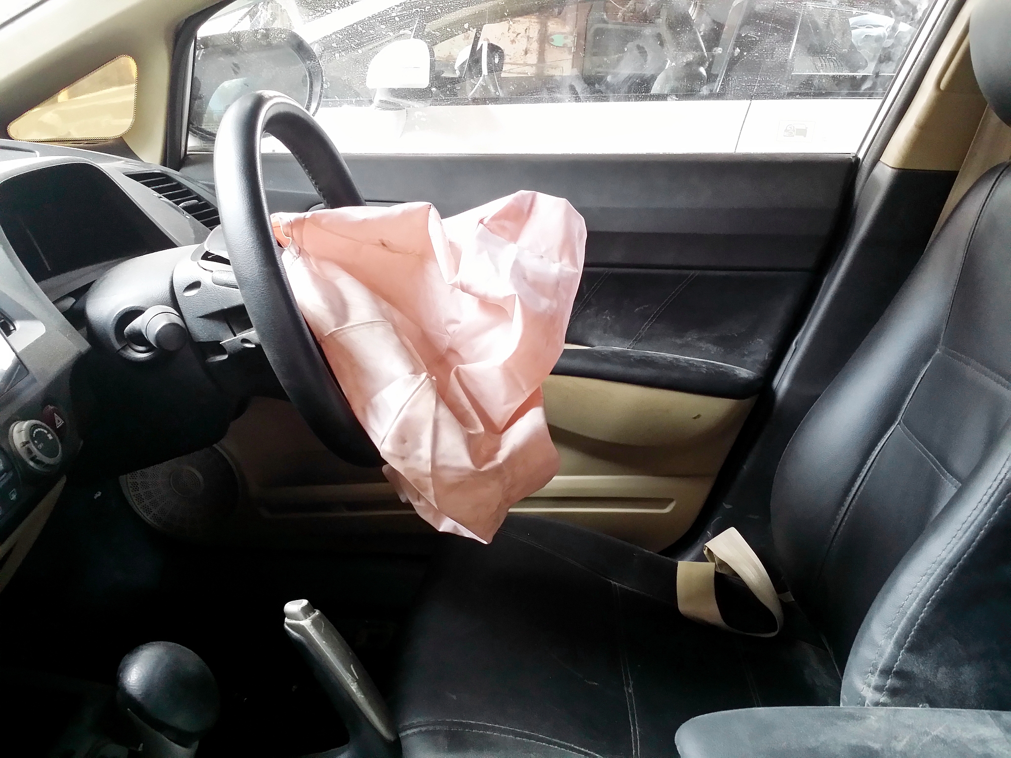 accidental car with airbag released and windscreen broken and cr