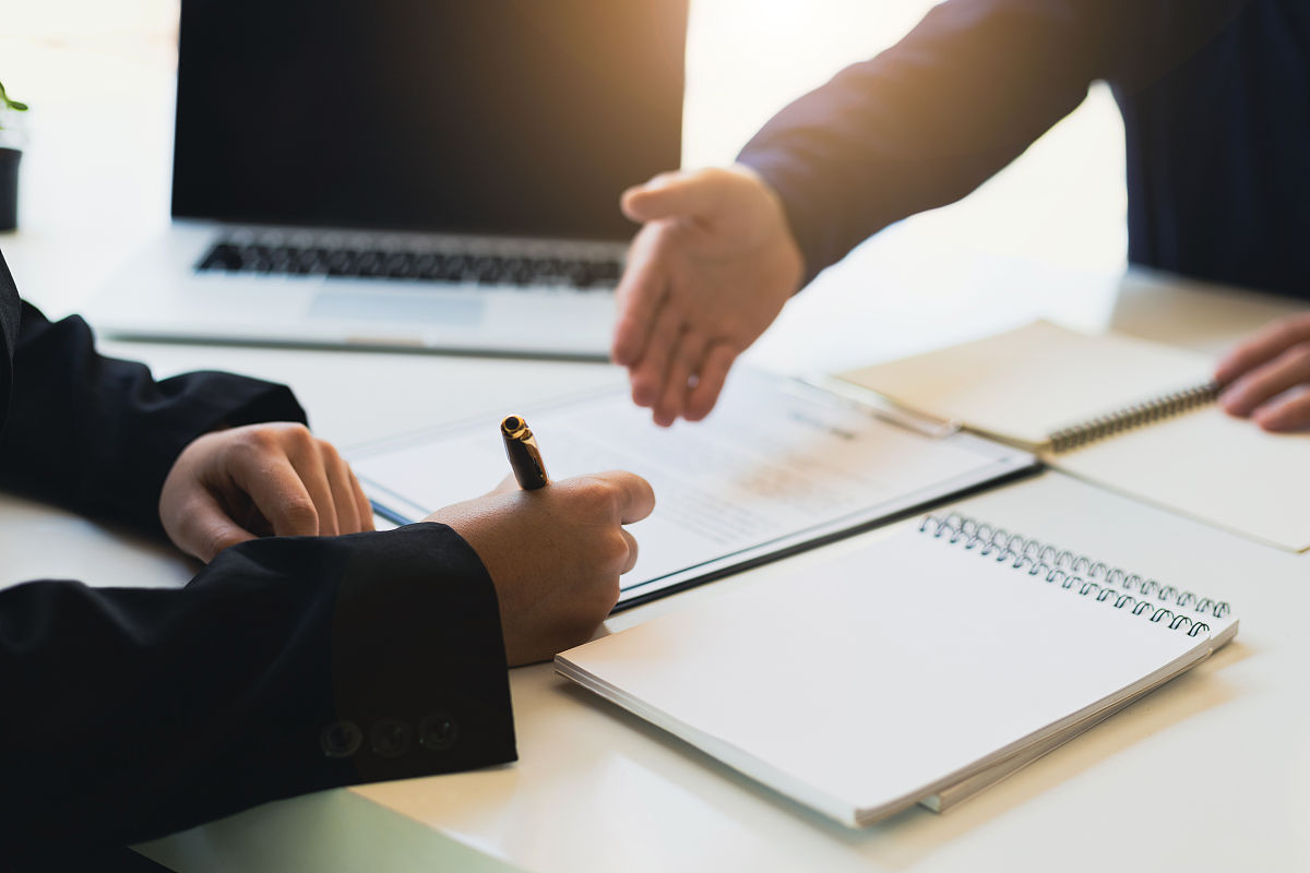 合同补充协议 当质量条款、运输方式、数量、发到站、价格发生变化后需要在原合同基础上重行签订补充协议；补充协议价格对应当期分公司招标价格。签订补充协议前客户首先会发补充协议函到销售部门确认销售核对确认后上报分管领导、总经理审批