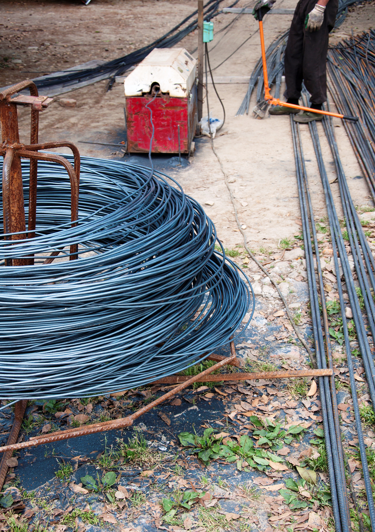 钢丝是什么意思_词语钢丝的意思