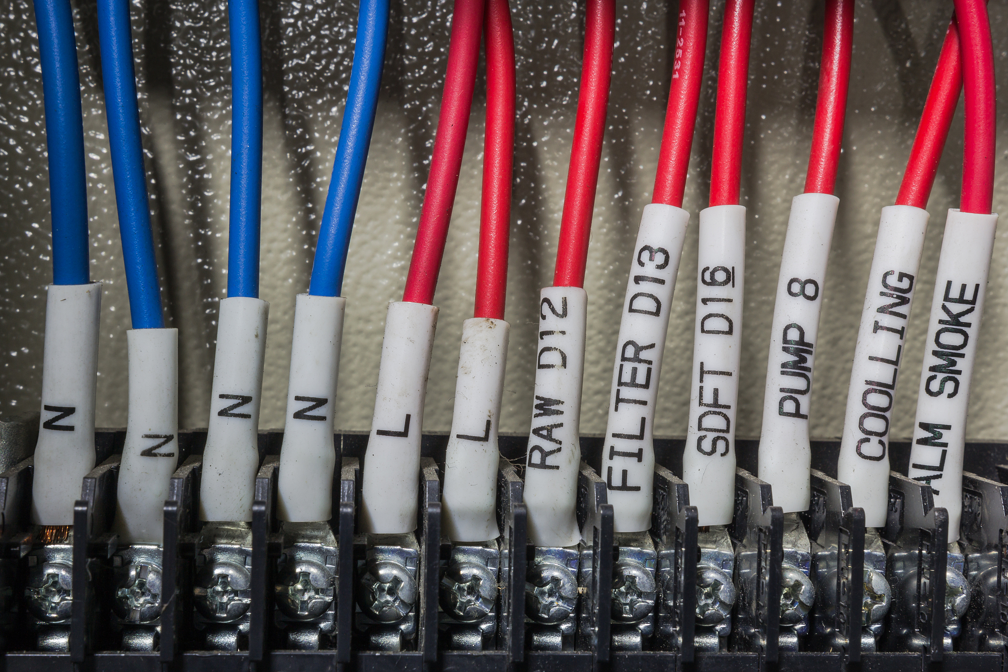 漆包铜线径005mm绕7mm铜管100匝绕线长度为1cm那么电阻是多少