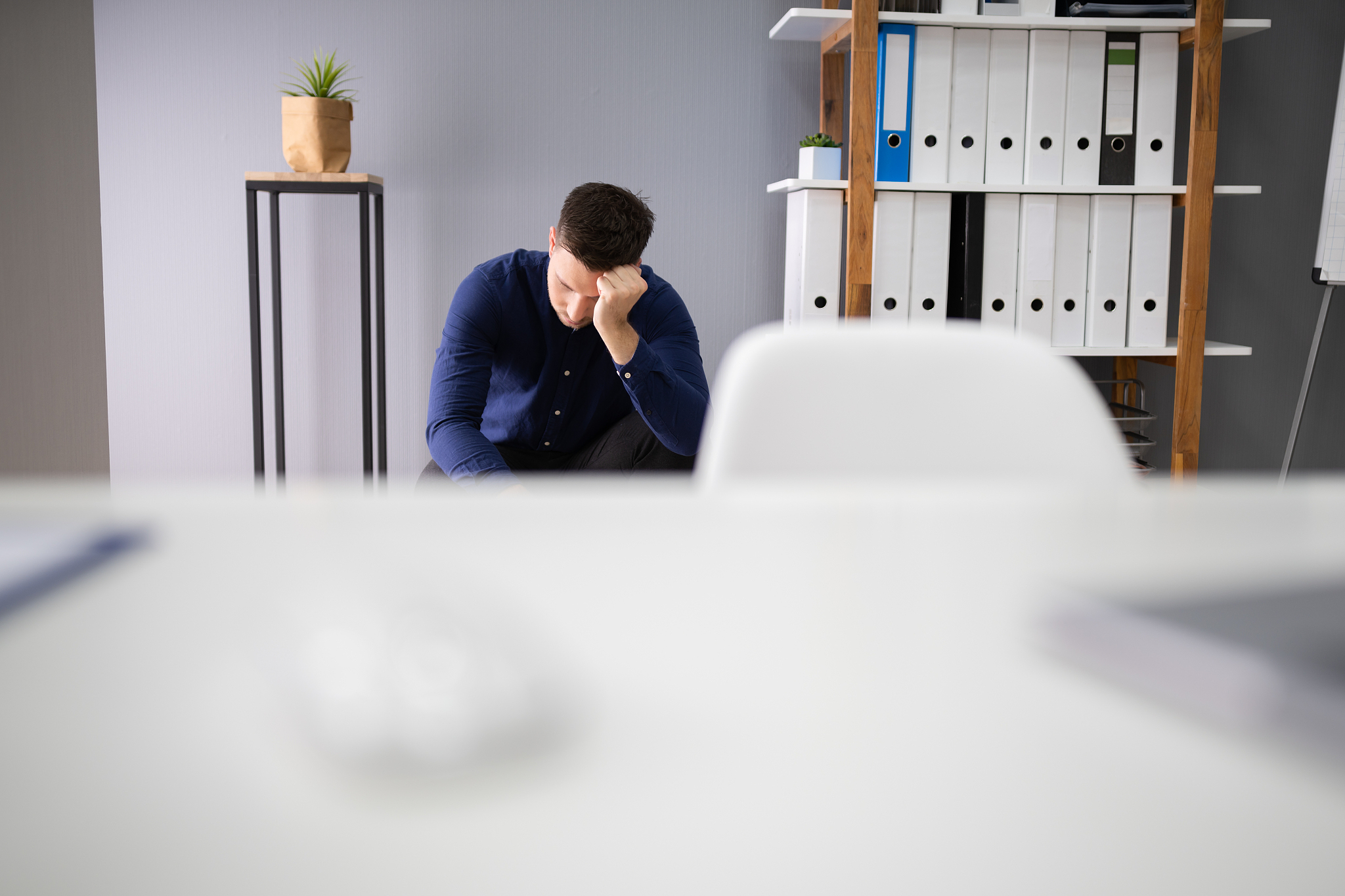 不同收入男人的睡前烦恼：从财富到家庭，揭秘他们的内心世界