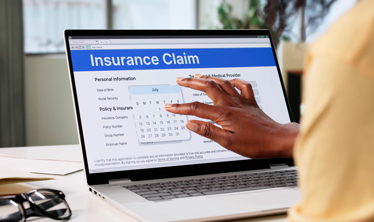 Lenovo Notebook User Manual English VersionUserGuideLenovoNotesBeforeusingtheproductbesuretoreadImportantsafetyinformationintheaccompanyingdocumentationrstSomeinstructionsinthisguidemayassumethatyouar