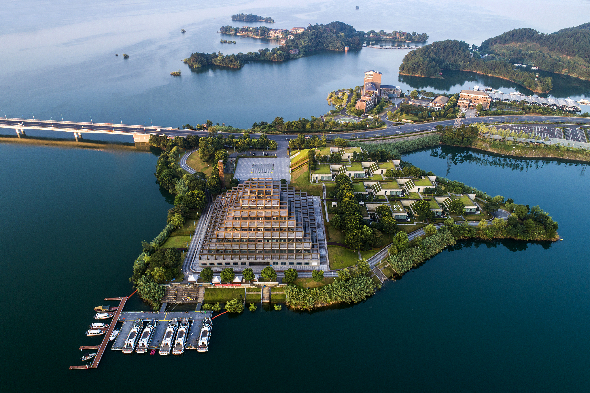 千岛湖亲子酒店特惠|150元住带阳台落地窗高级房，畅玩儿童乐园！