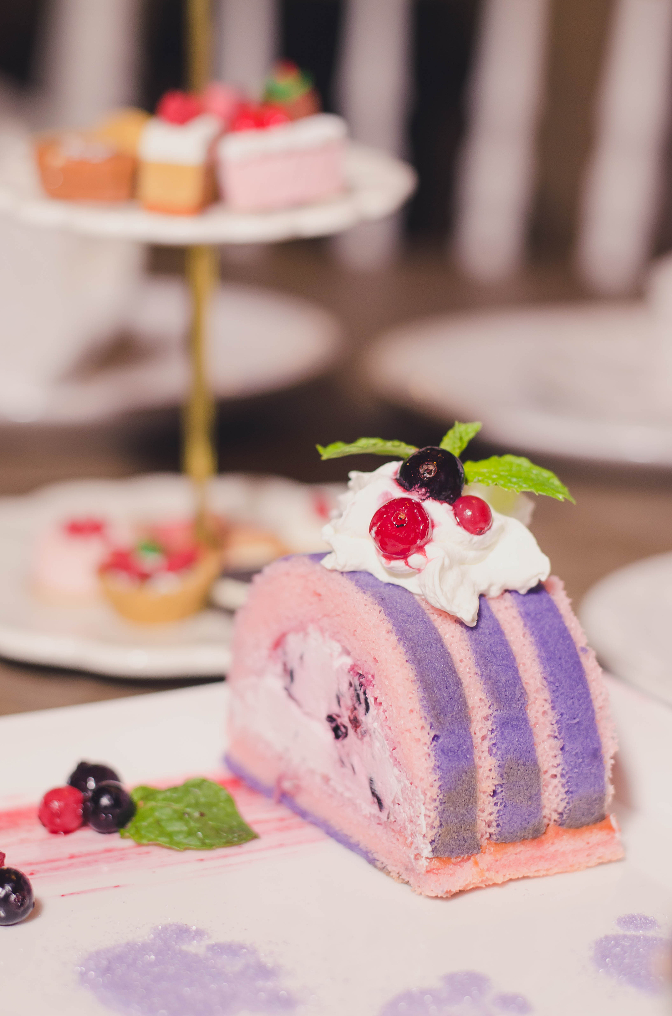 berries roll cake, soft focus,
