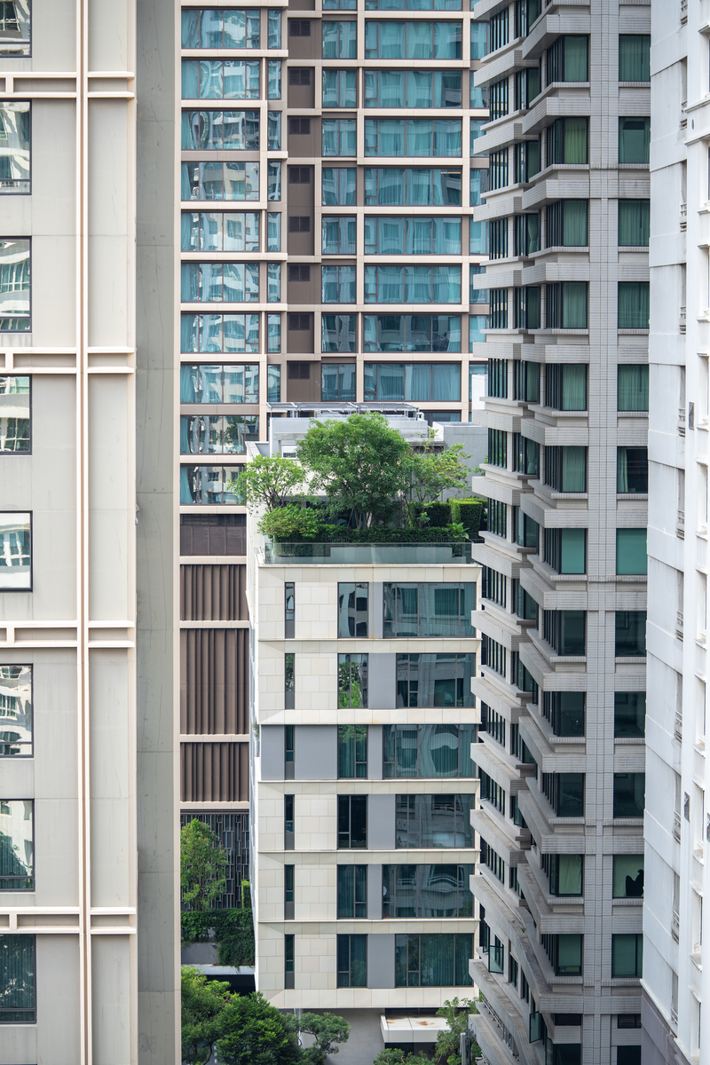 该房源户型方正且有双阳台采光面大舒适性高。客餐厅面积大利用率高。准现房距离地铁5号线泉水路站仅500米。纯居低密洋房小区小区容积率低居住环境优美项目周边多公园环绕距离凤凰湖二沟人工湿地公园400米日常休闲散步都能在这里得到满足教育配套完善3公里范围内有29所幼儿园其中成都十七幼儿园泉水分园距离项目为167米距离泉水路小学也是161米的距离成都市树德实验中学13公里