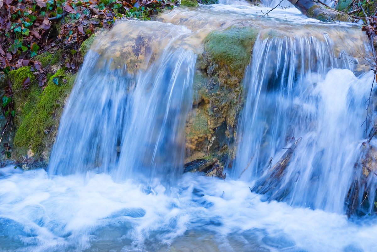 九寨沟旅游攻略：探秘人间仙境，感受自然奇观